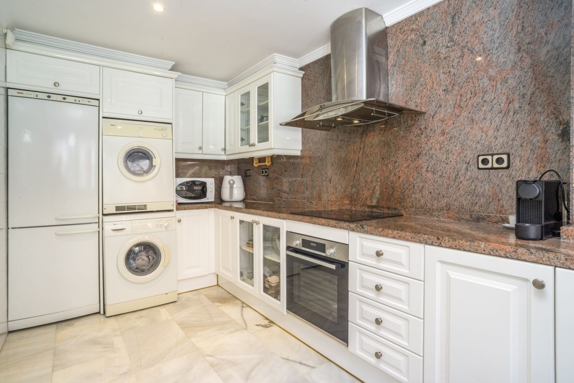 Resale - apartment - Marbella - Nueva Andalucía
