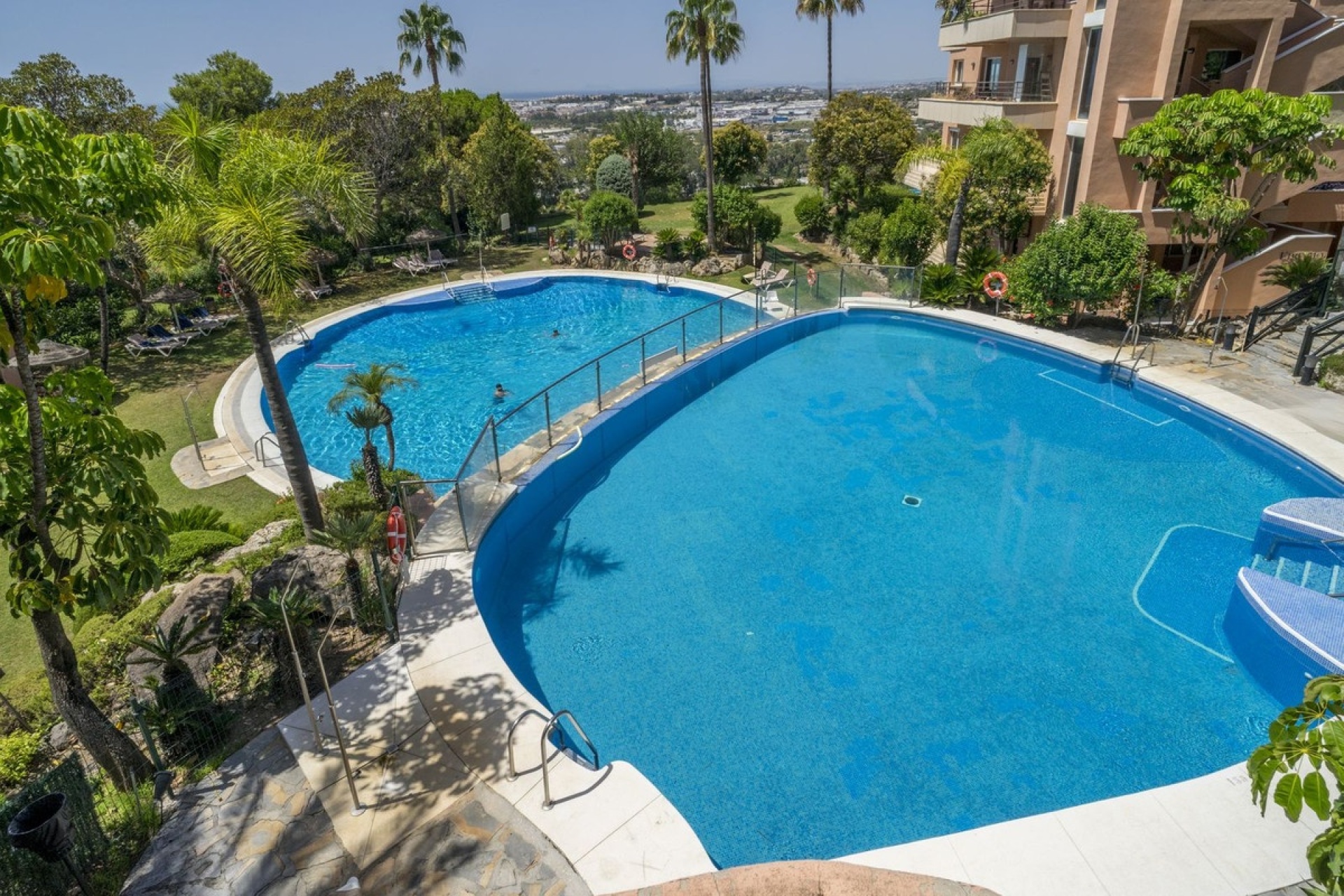 Resale - apartment - Marbella - Nueva Andalucía