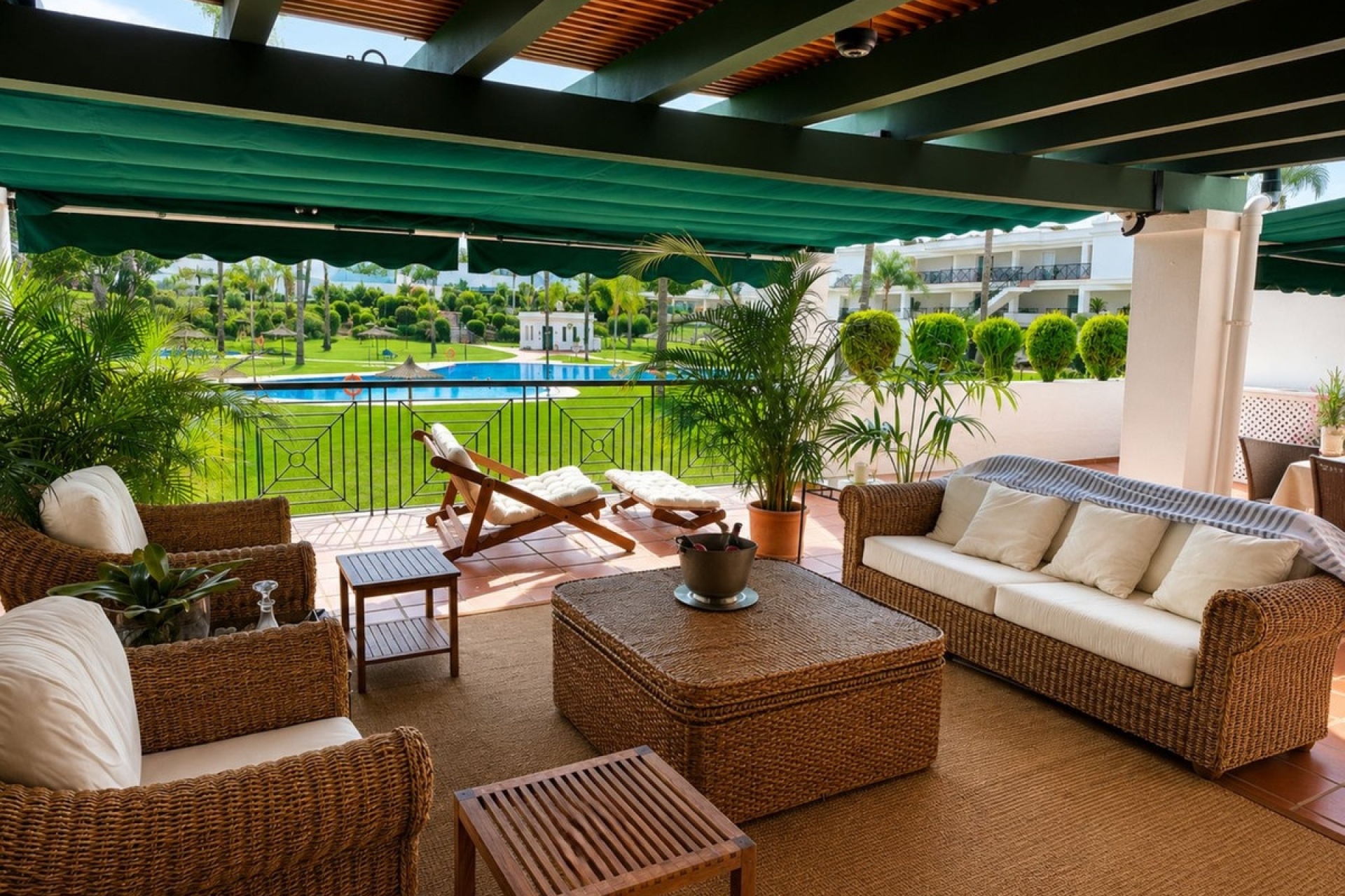 Resale - apartment - Marbella - Nueva Andalucía