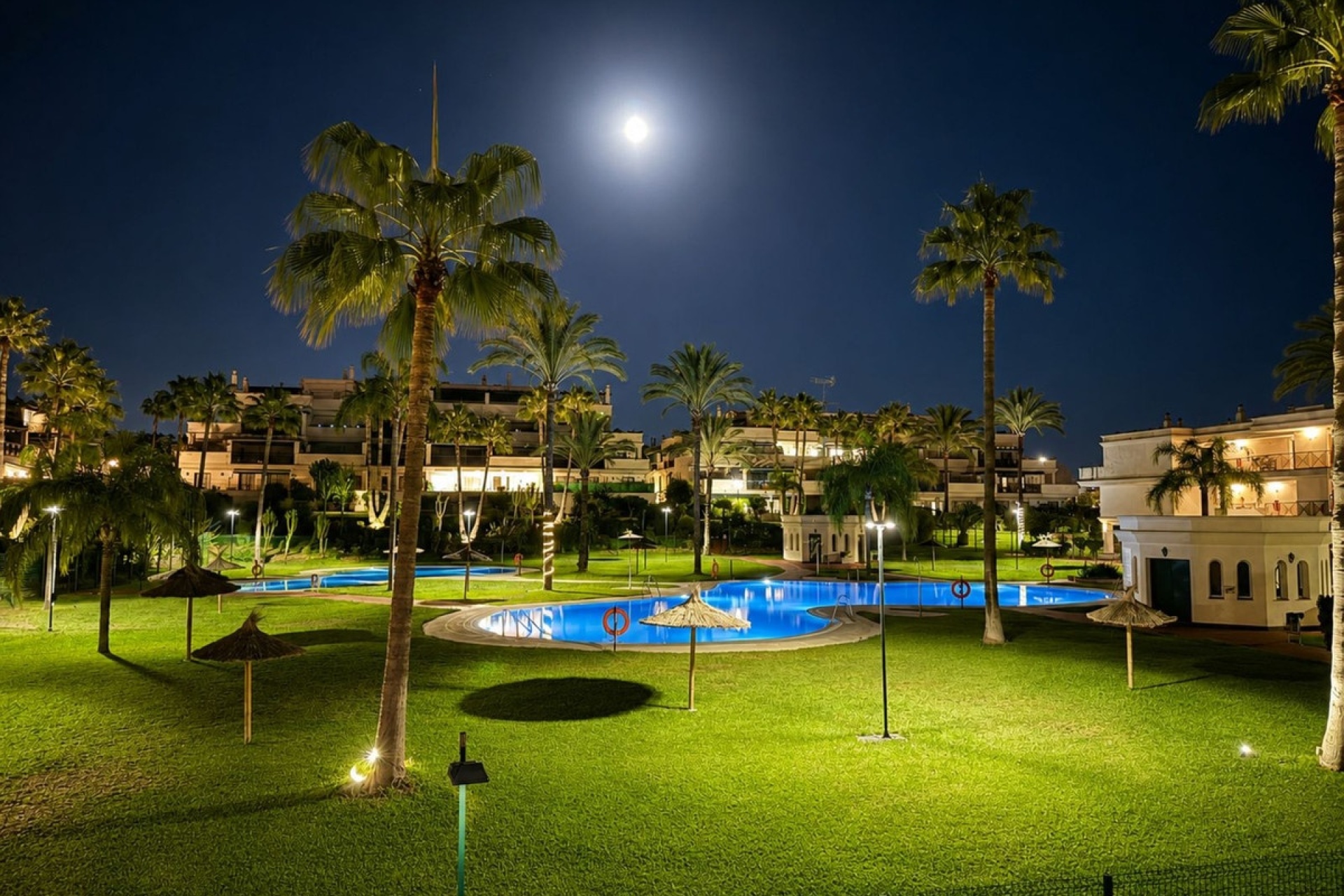 Resale - apartment - Marbella - Nueva Andalucía