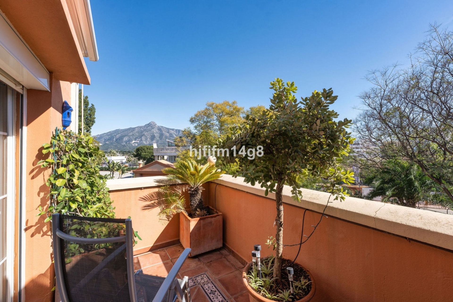 Resale - apartment - Marbella - Nueva Andalucía