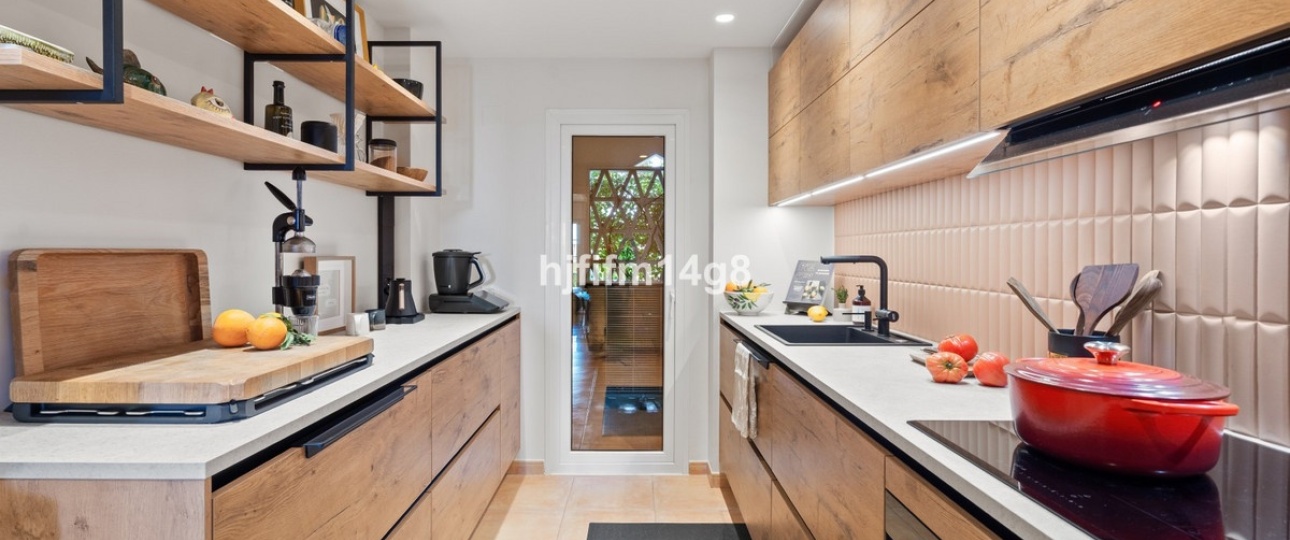 Resale - apartment - Marbella - Nueva Andalucía