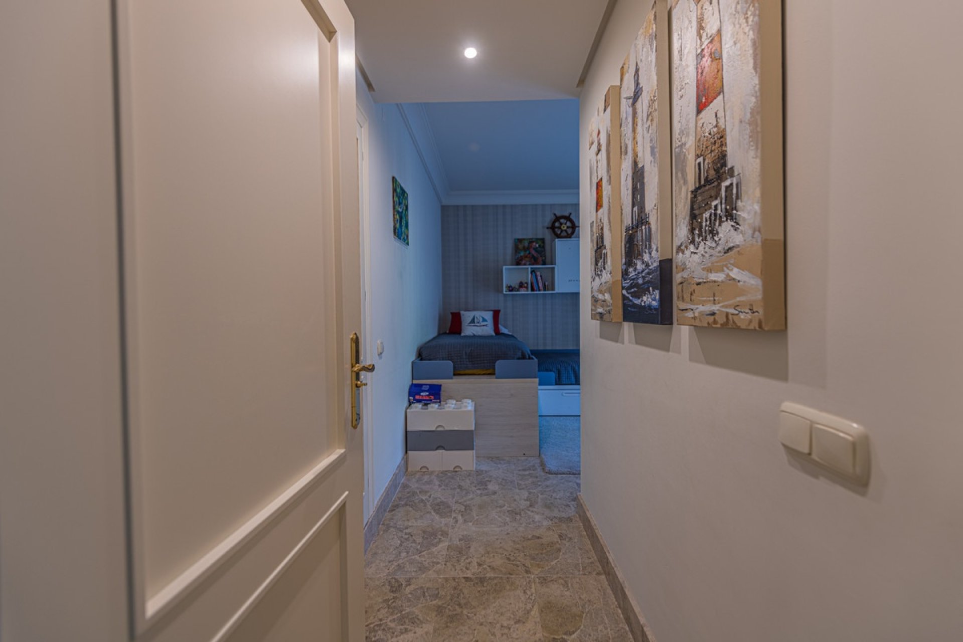 Resale - apartment - Marbella - Nueva Andalucía