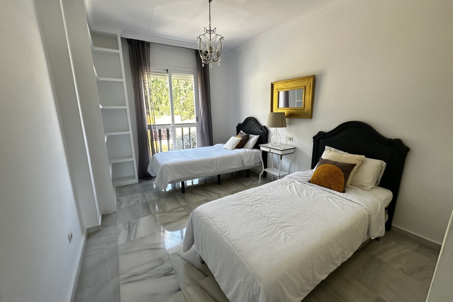 Resale - apartment - Marbella - Nueva Andalucía
