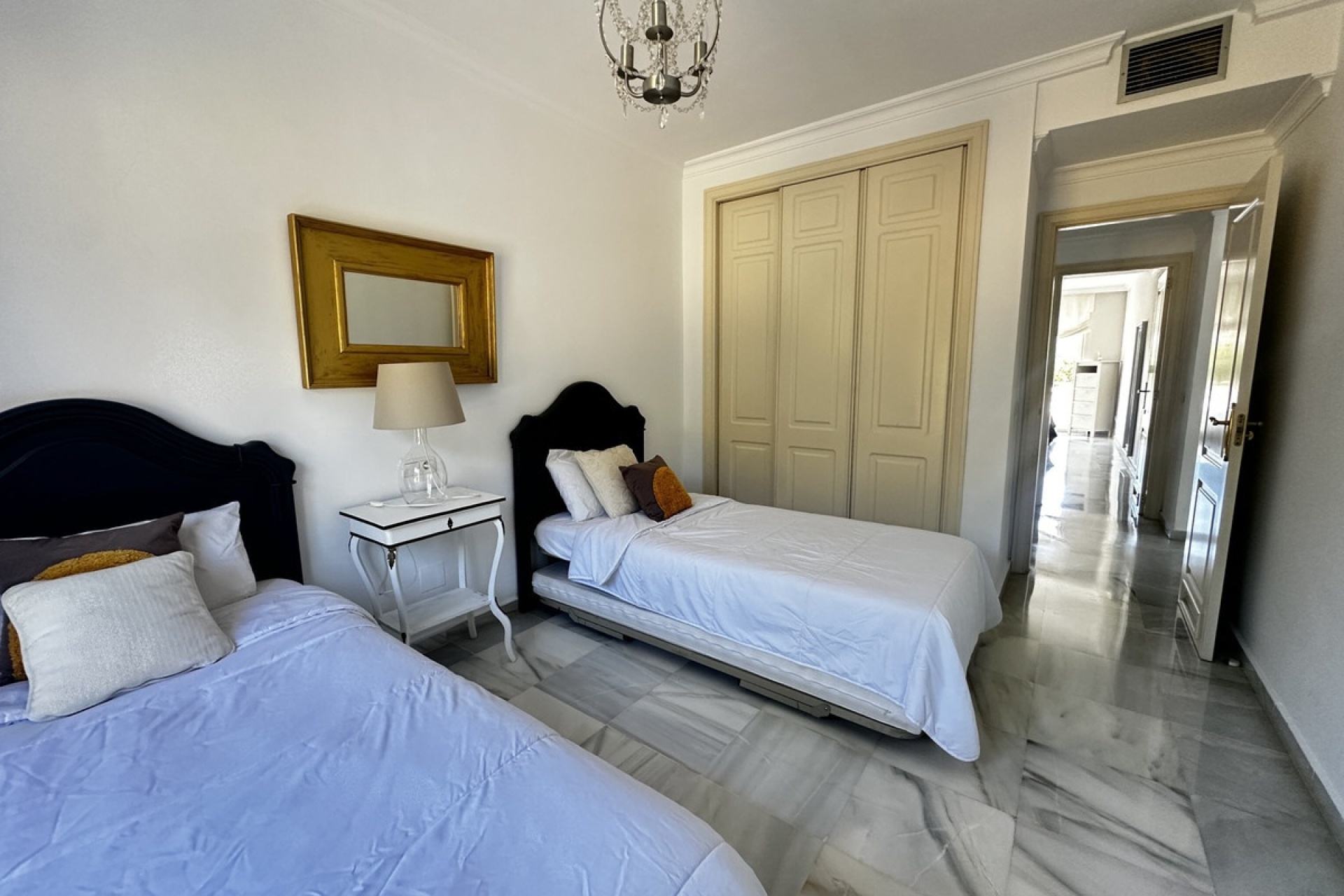 Resale - apartment - Marbella - Nueva Andalucía