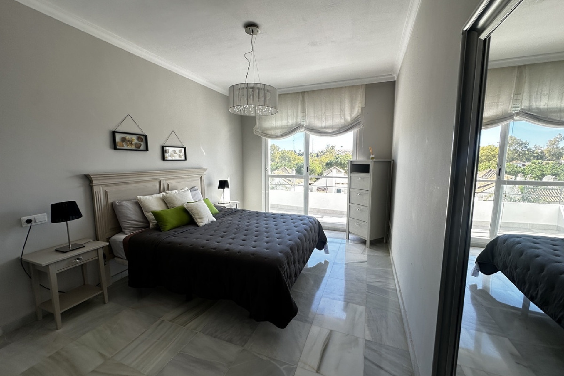 Resale - apartment - Marbella - Nueva Andalucía