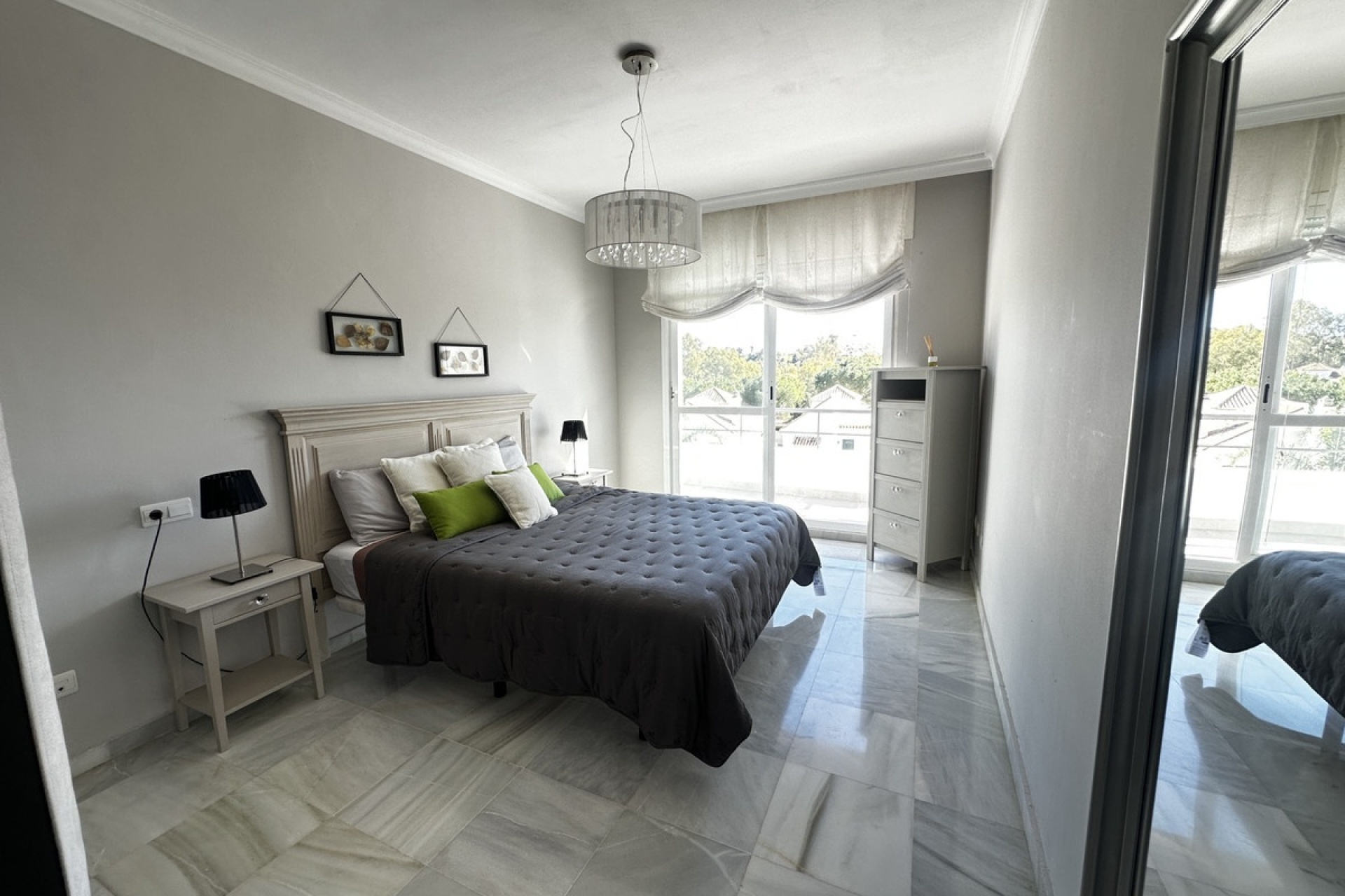 Resale - apartment - Marbella - Nueva Andalucía
