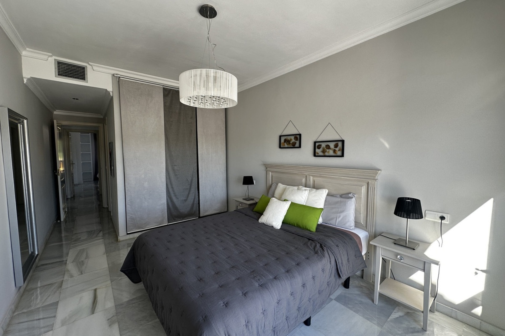 Resale - apartment - Marbella - Nueva Andalucía