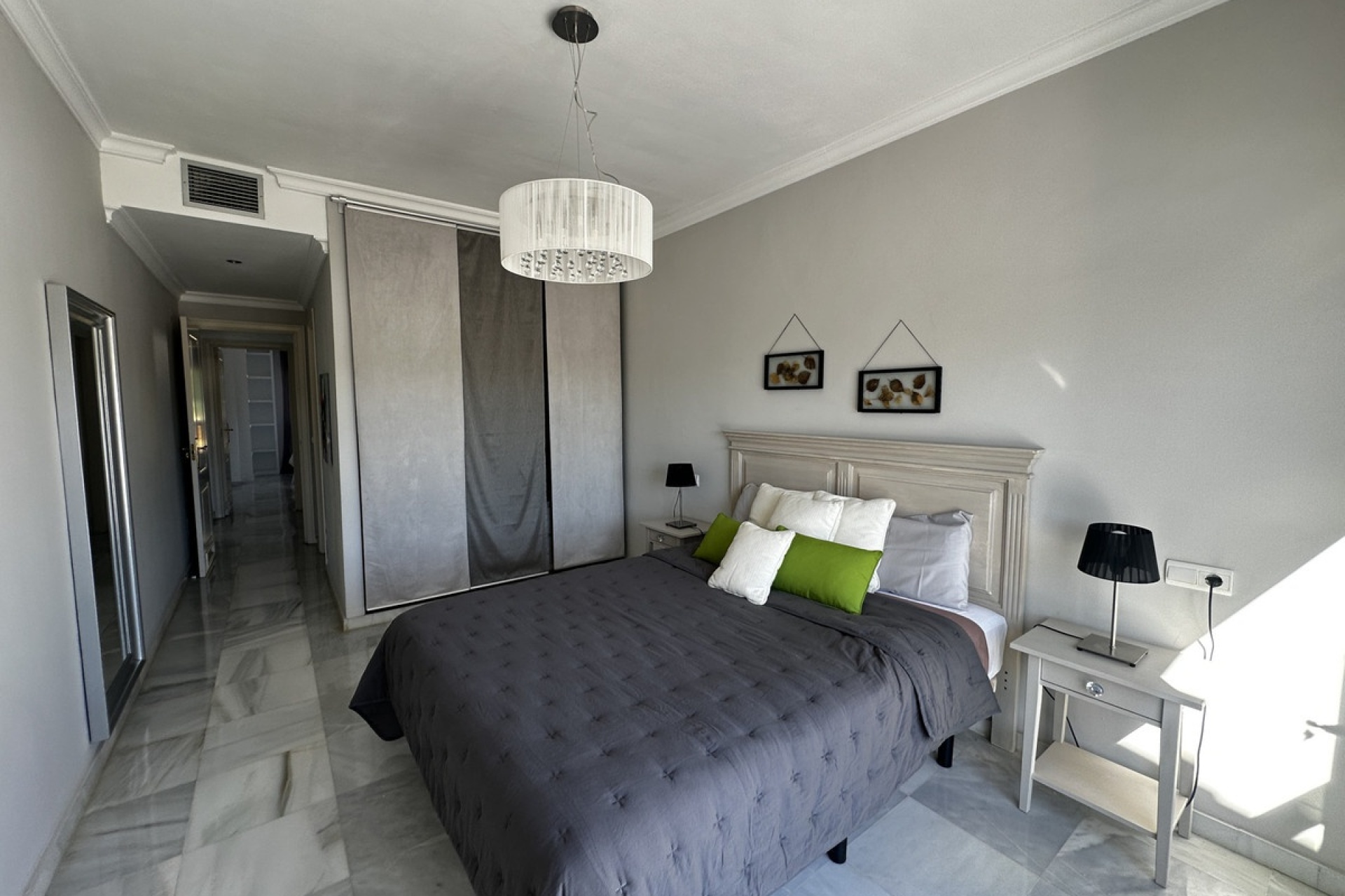 Resale - apartment - Marbella - Nueva Andalucía