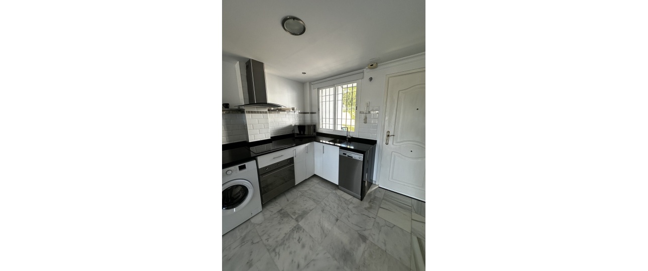 Resale - apartment - Marbella - Nueva Andalucía