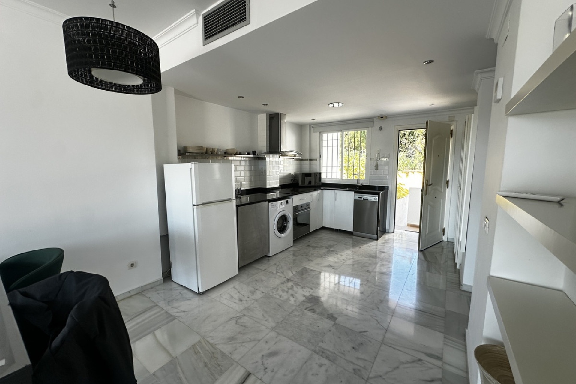 Resale - apartment - Marbella - Nueva Andalucía