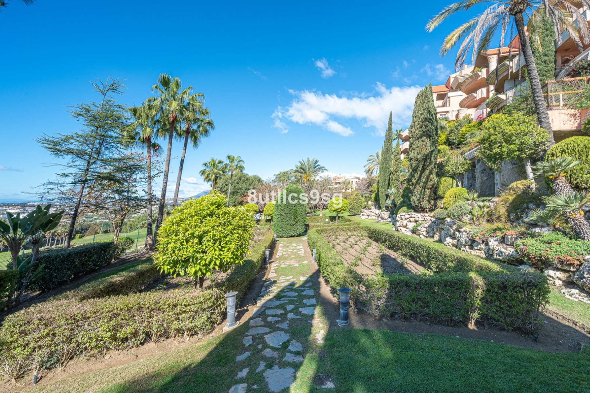 Resale - apartment - Marbella - Nueva Andalucía