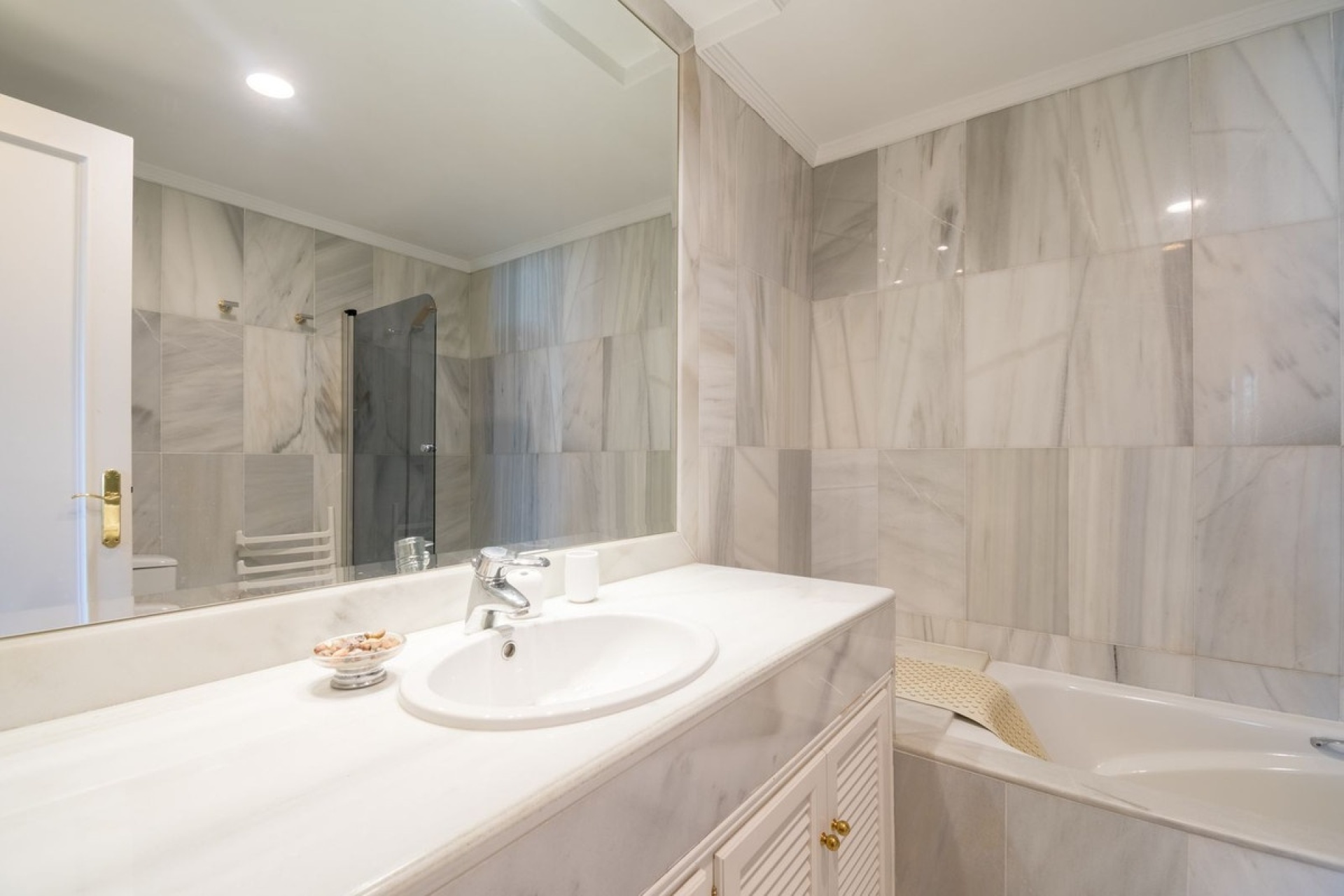 Resale - apartment - Marbella - Nueva Andalucía
