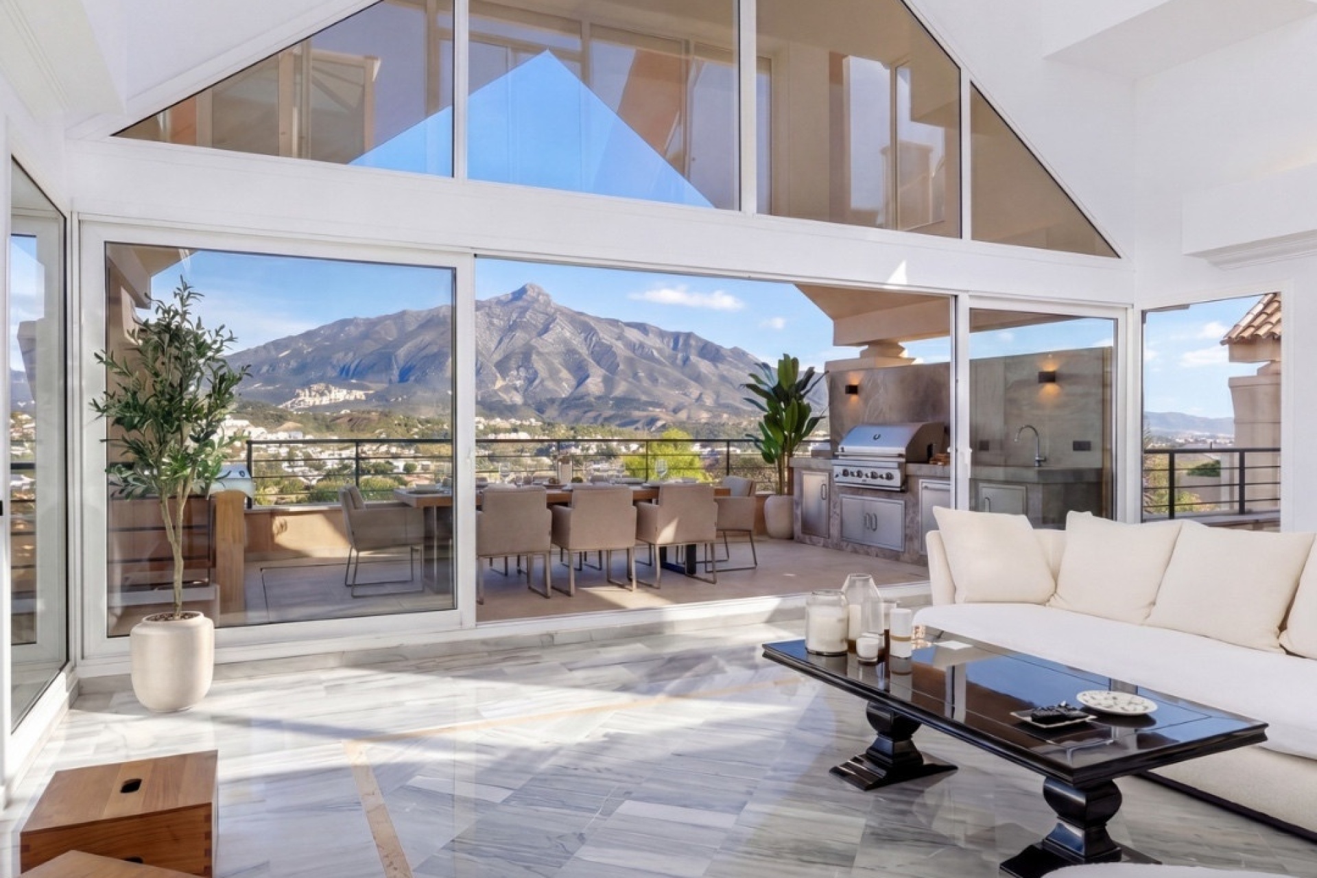 Resale - apartment - Marbella - Nueva Andalucía