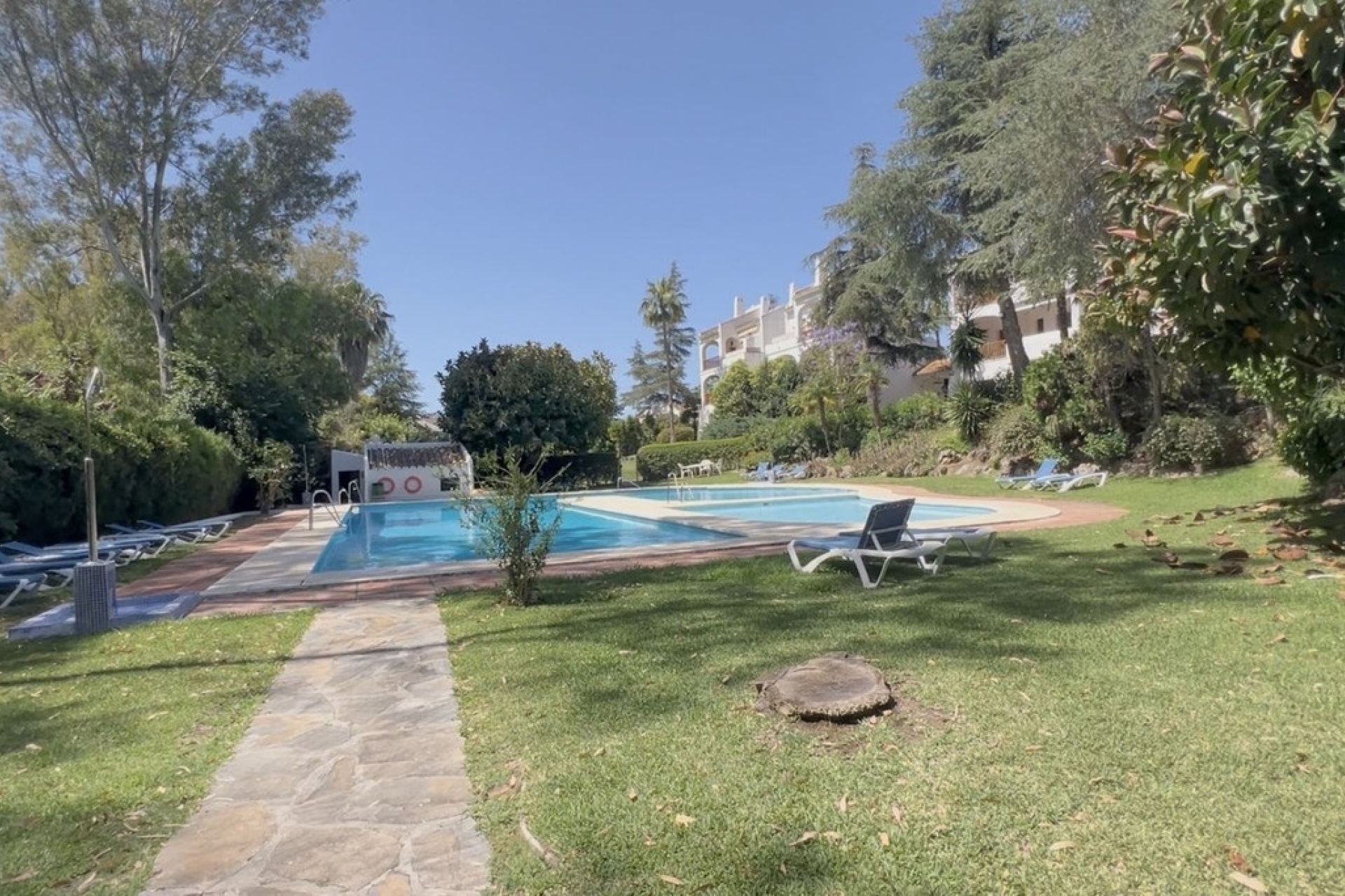 Resale - apartment - Marbella - Nueva Andalucía