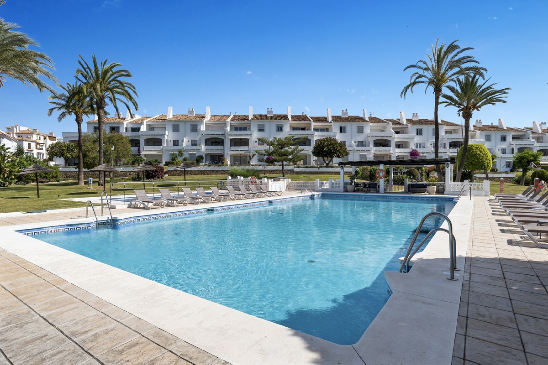 Resale - apartment - Marbella - Nueva Andalucía