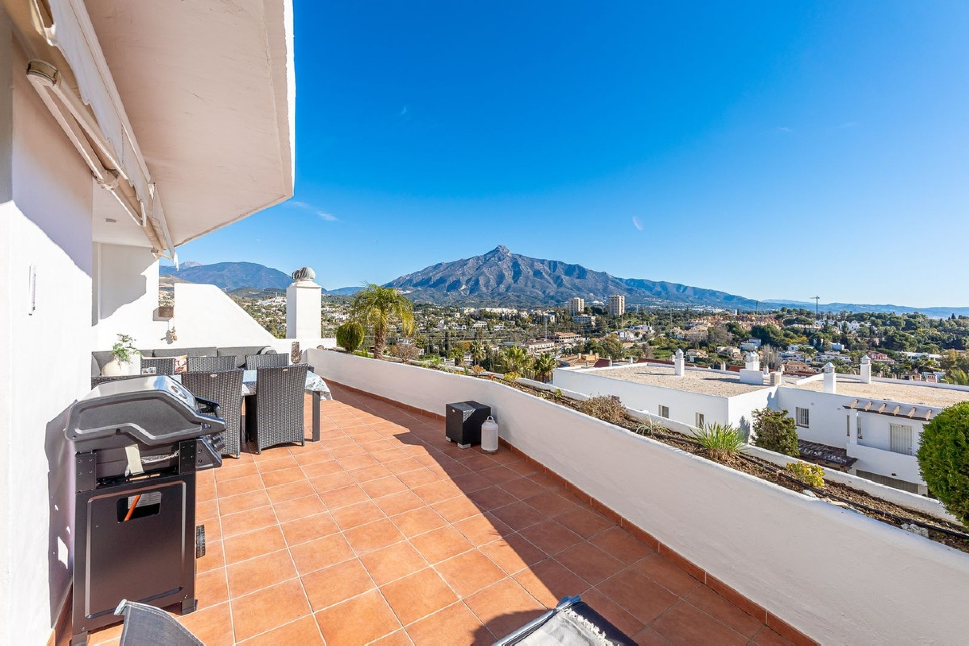 Resale - apartment - Marbella - Nueva Andalucía