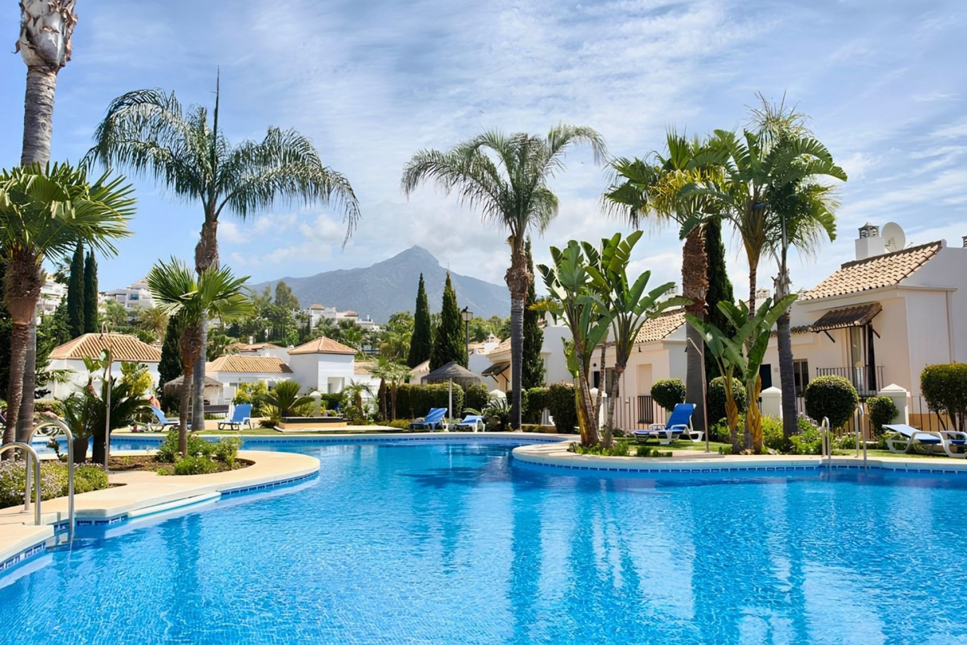 Resale - apartment - Marbella - Nueva Andalucía