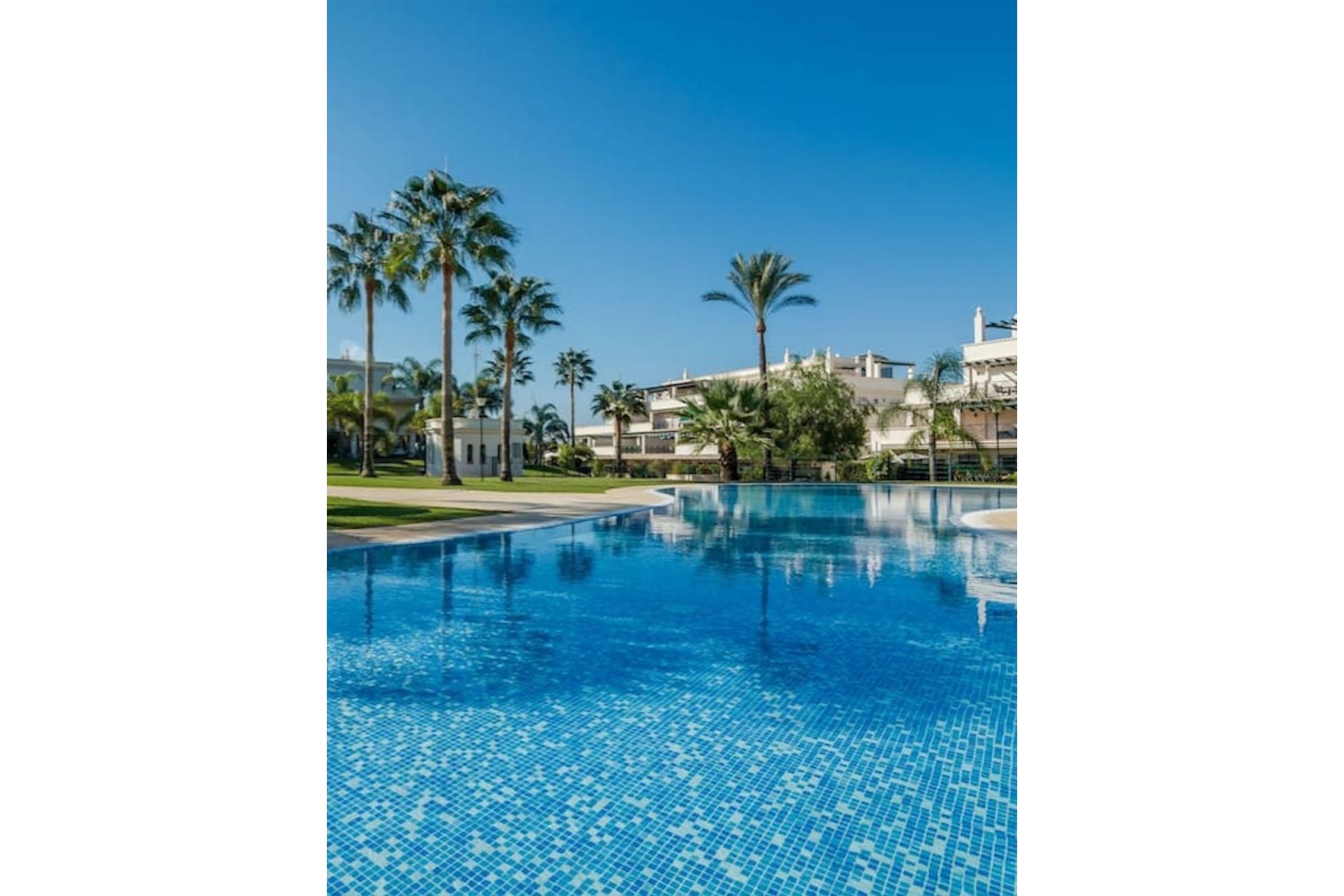 Resale - apartment - Marbella - Nueva Andalucía