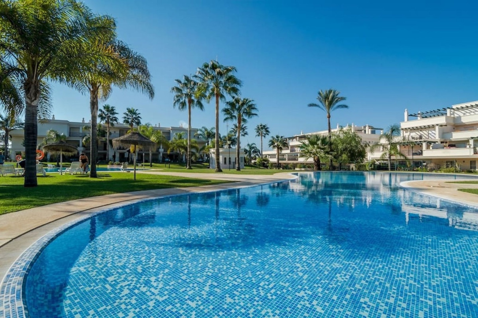 Resale - apartment - Marbella - Nueva Andalucía