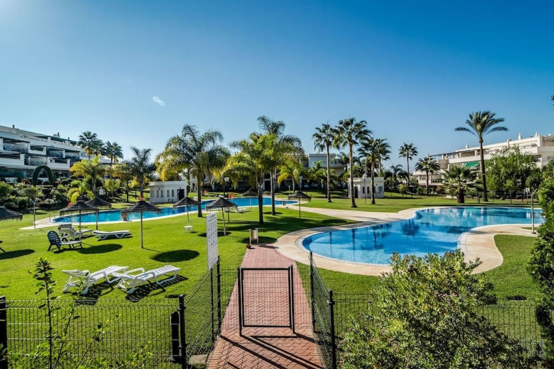 Resale - apartment - Marbella - Nueva Andalucía