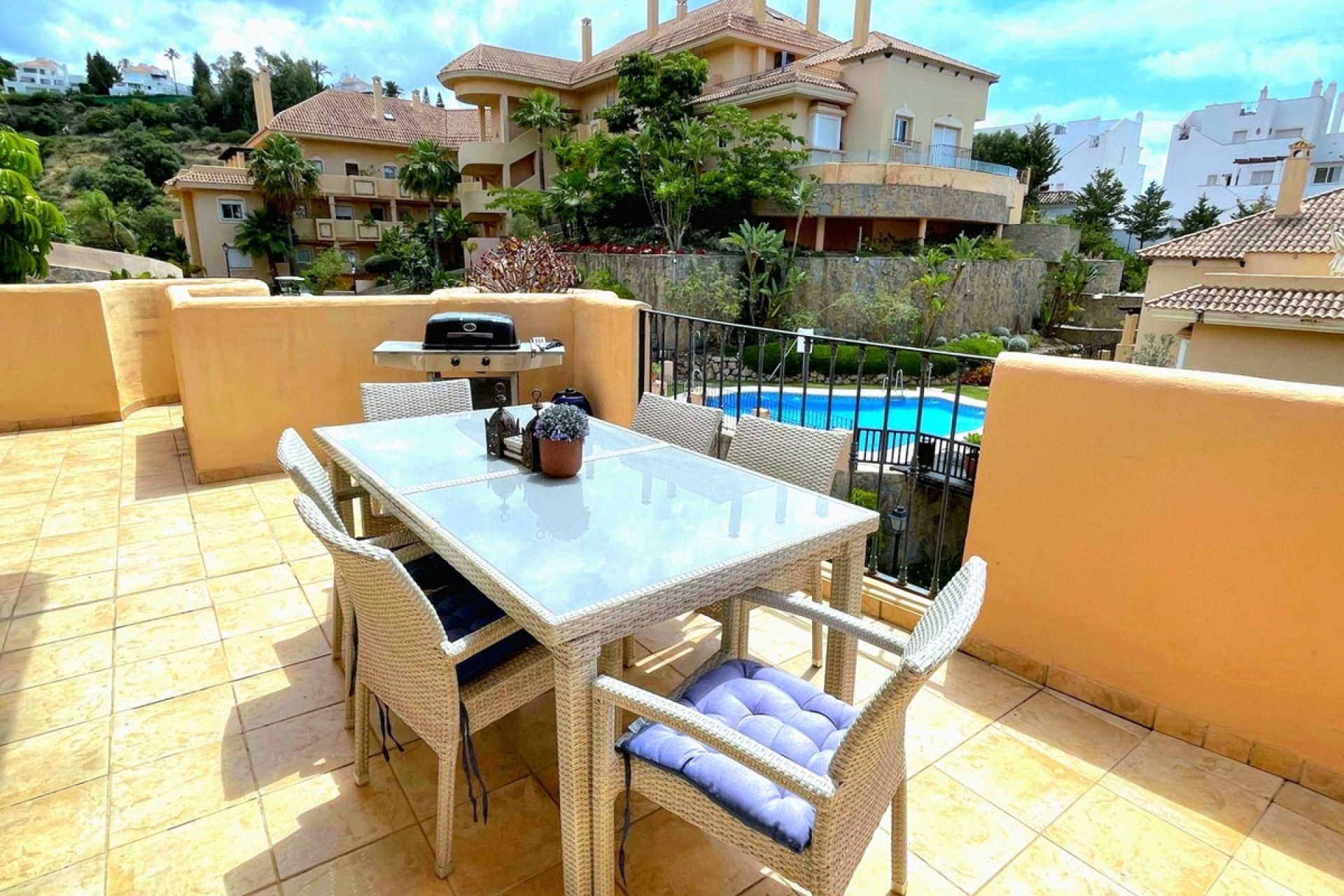 Resale - apartment - Marbella - Nueva Andalucía