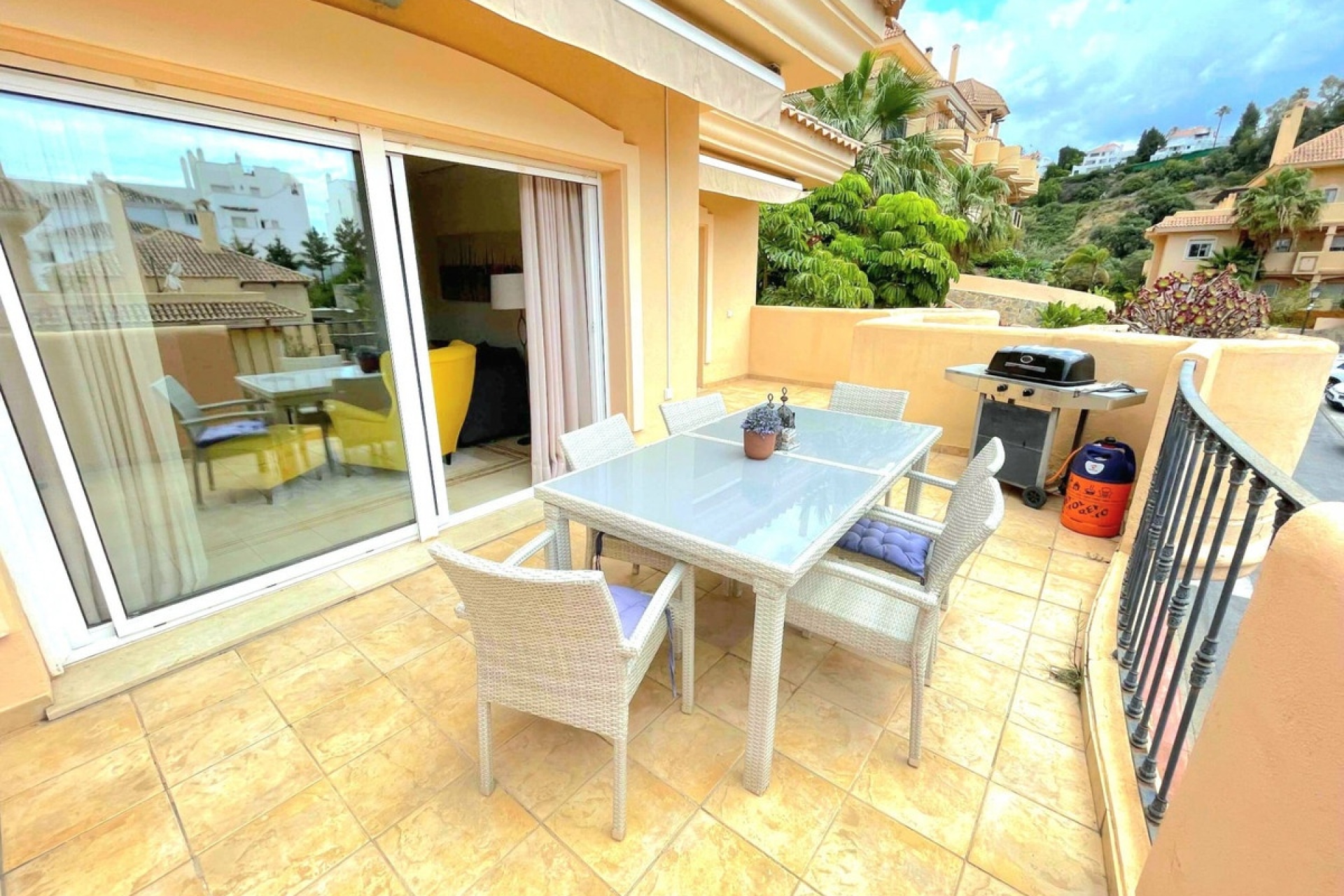 Resale - apartment - Marbella - Nueva Andalucía