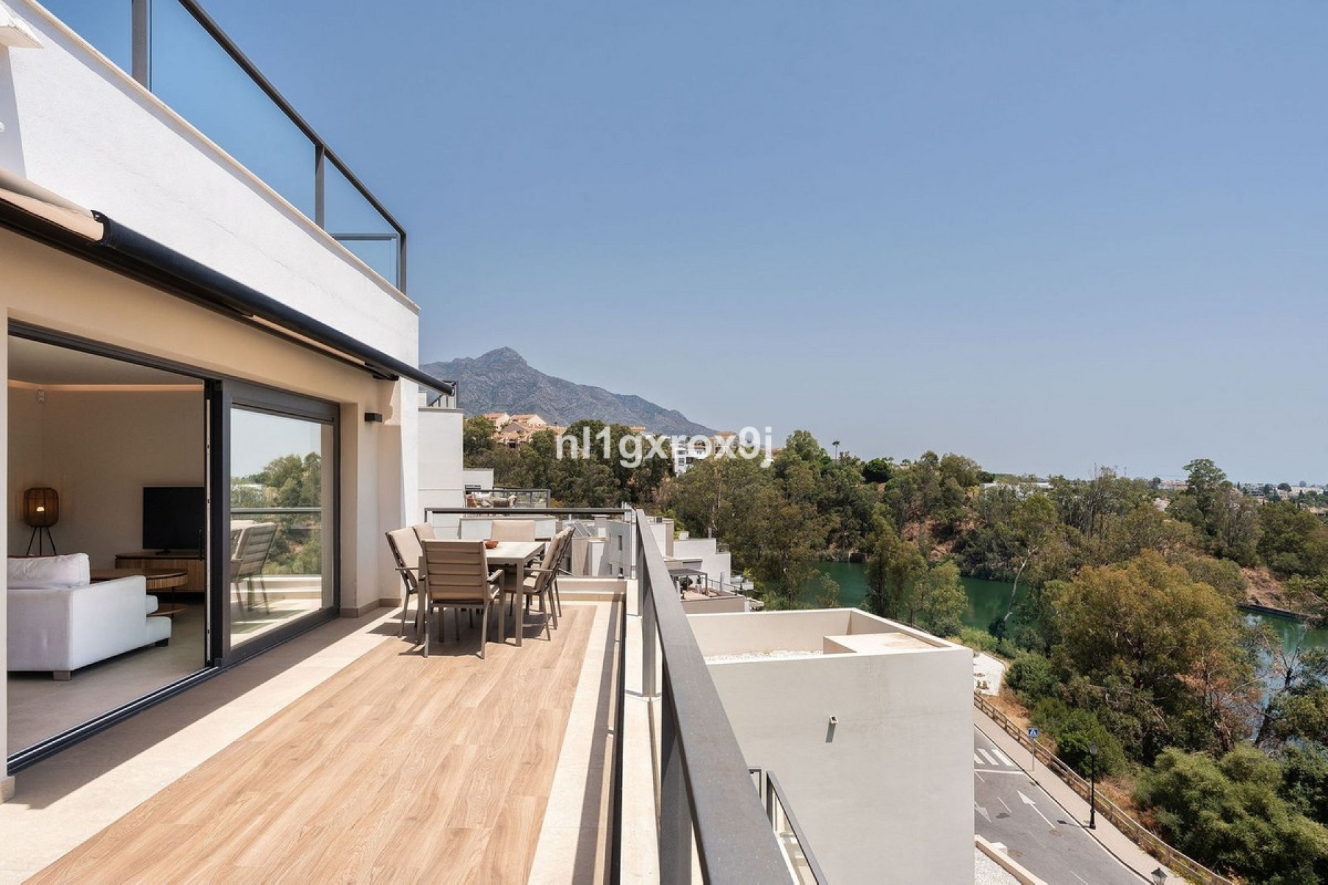 Resale - apartment - Marbella - Nueva Andalucía