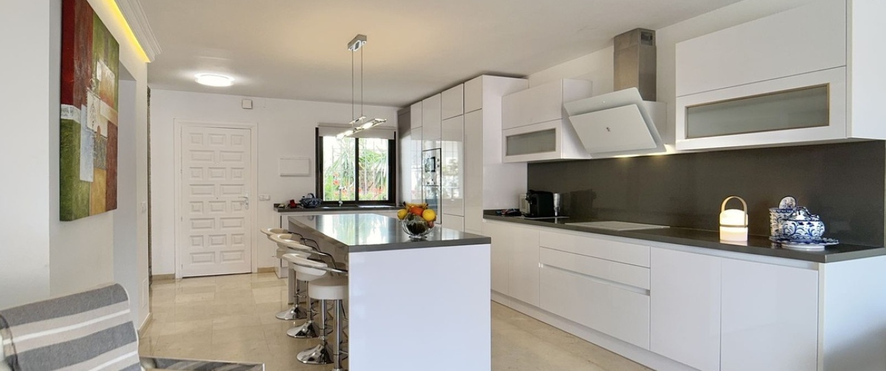 Resale - apartment - Marbella - Nueva Andalucía