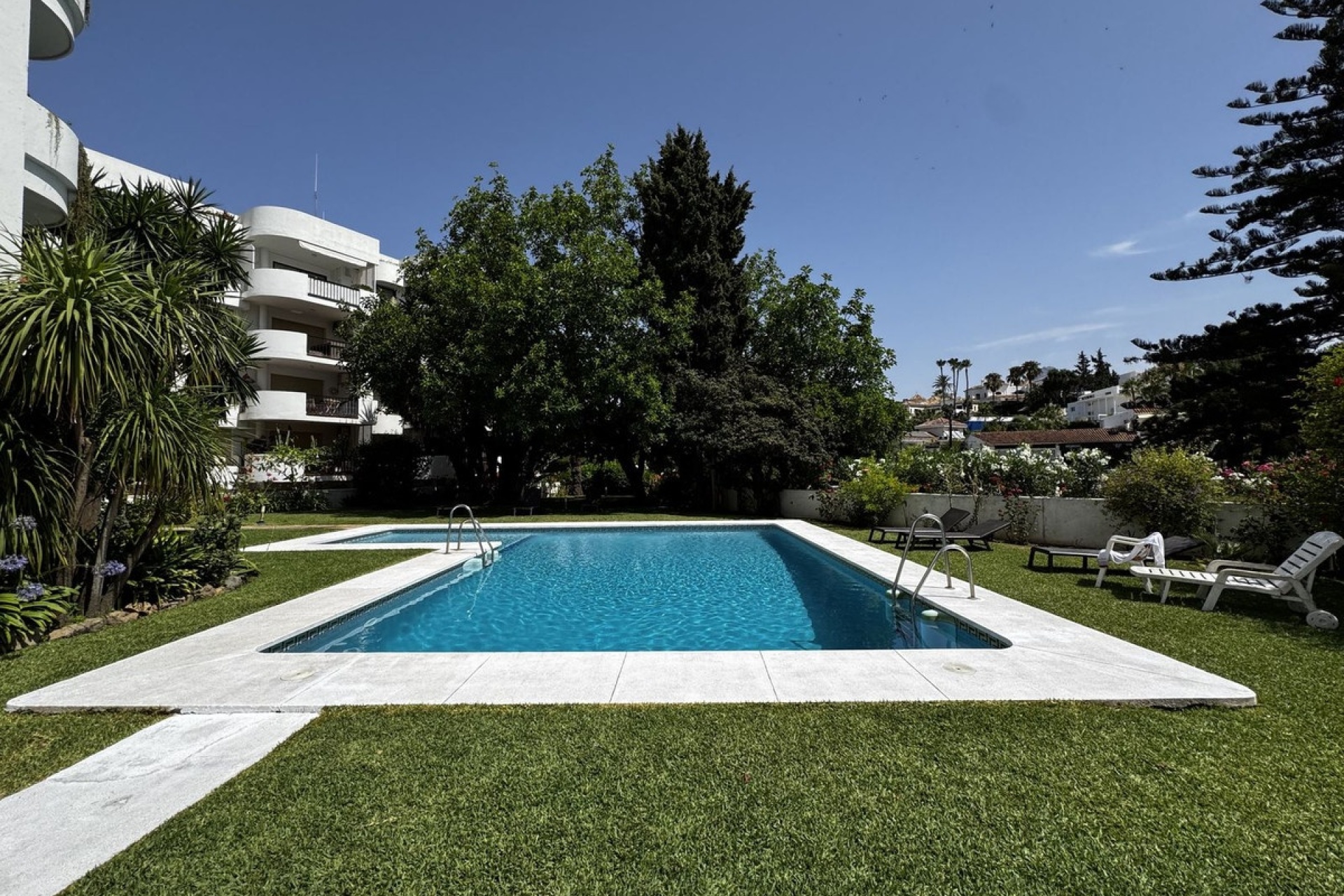 Resale - apartment - Marbella - Nueva Andalucía