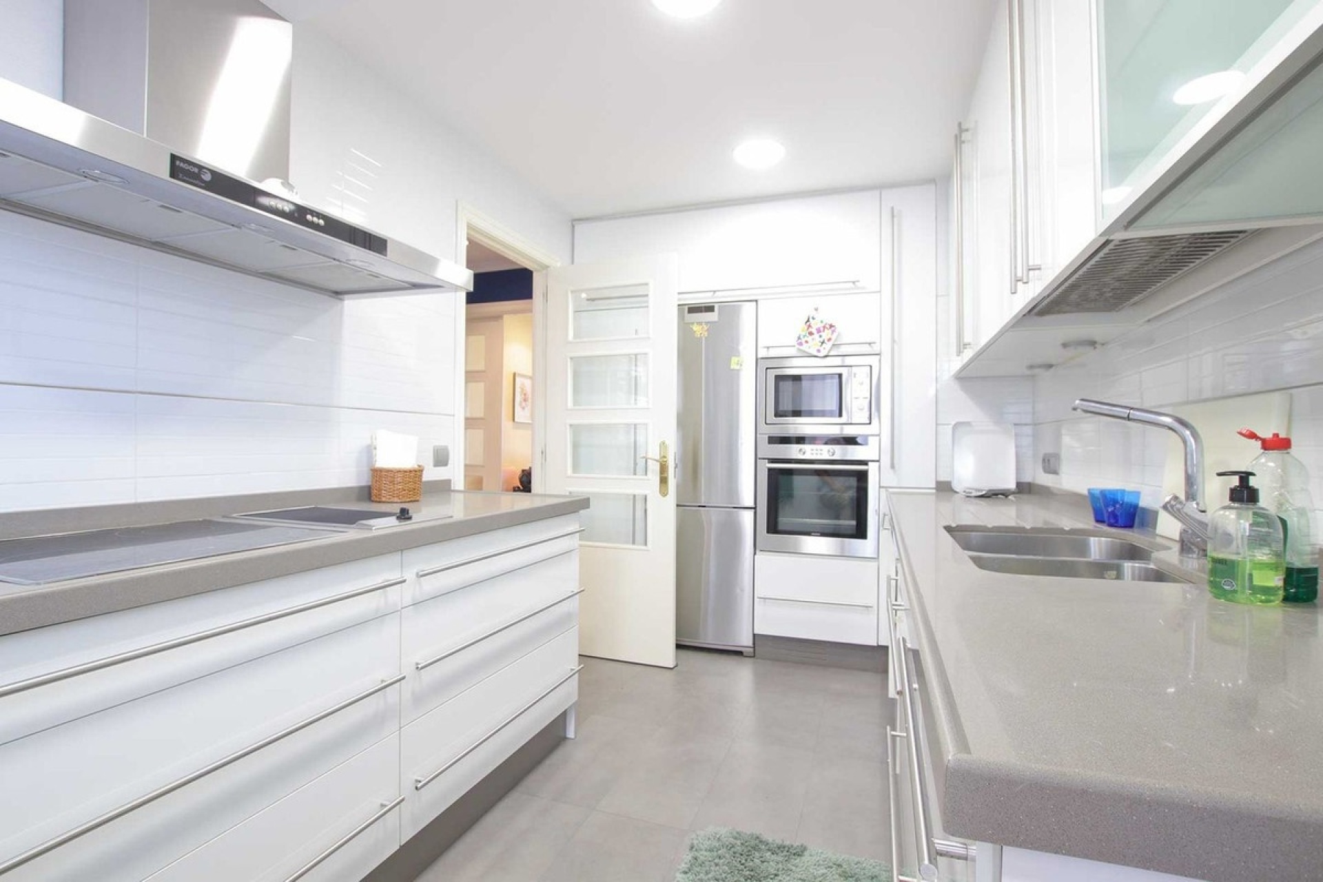 Resale - apartment - Marbella - Nueva Andalucía