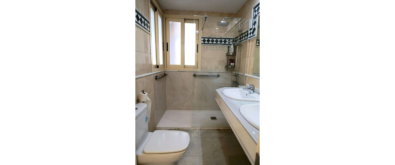 Resale - apartment - Marbella - Nueva Andalucía