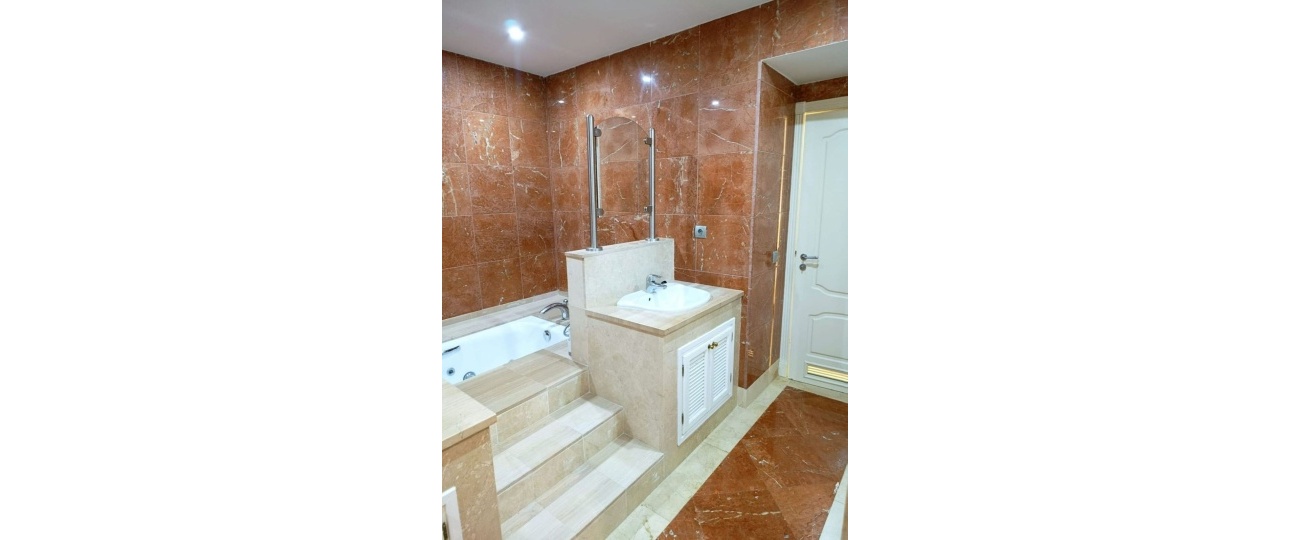 Resale - apartment - Marbella - Nueva Andalucía