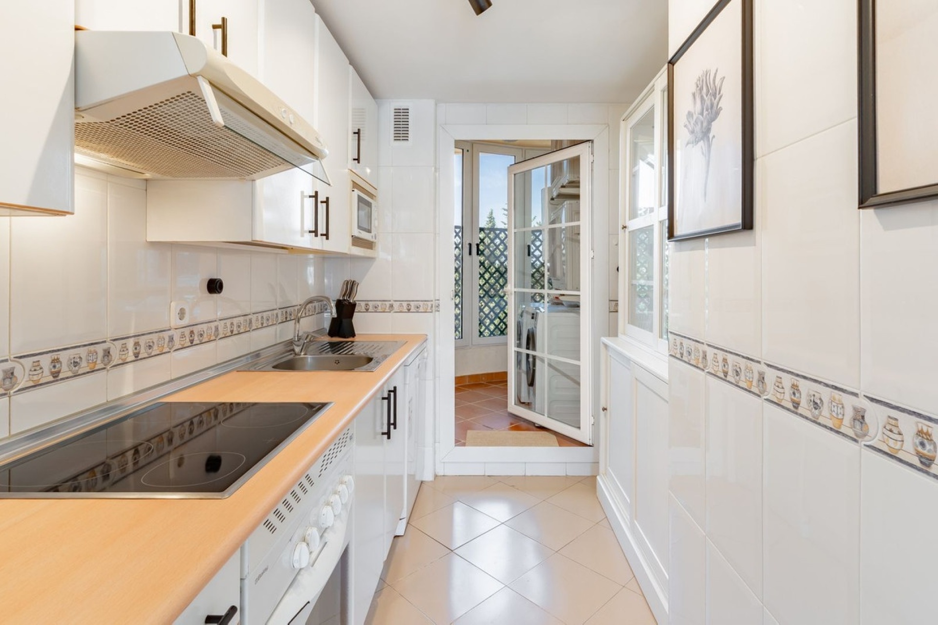 Resale - apartment - Marbella - Nueva Andalucía
