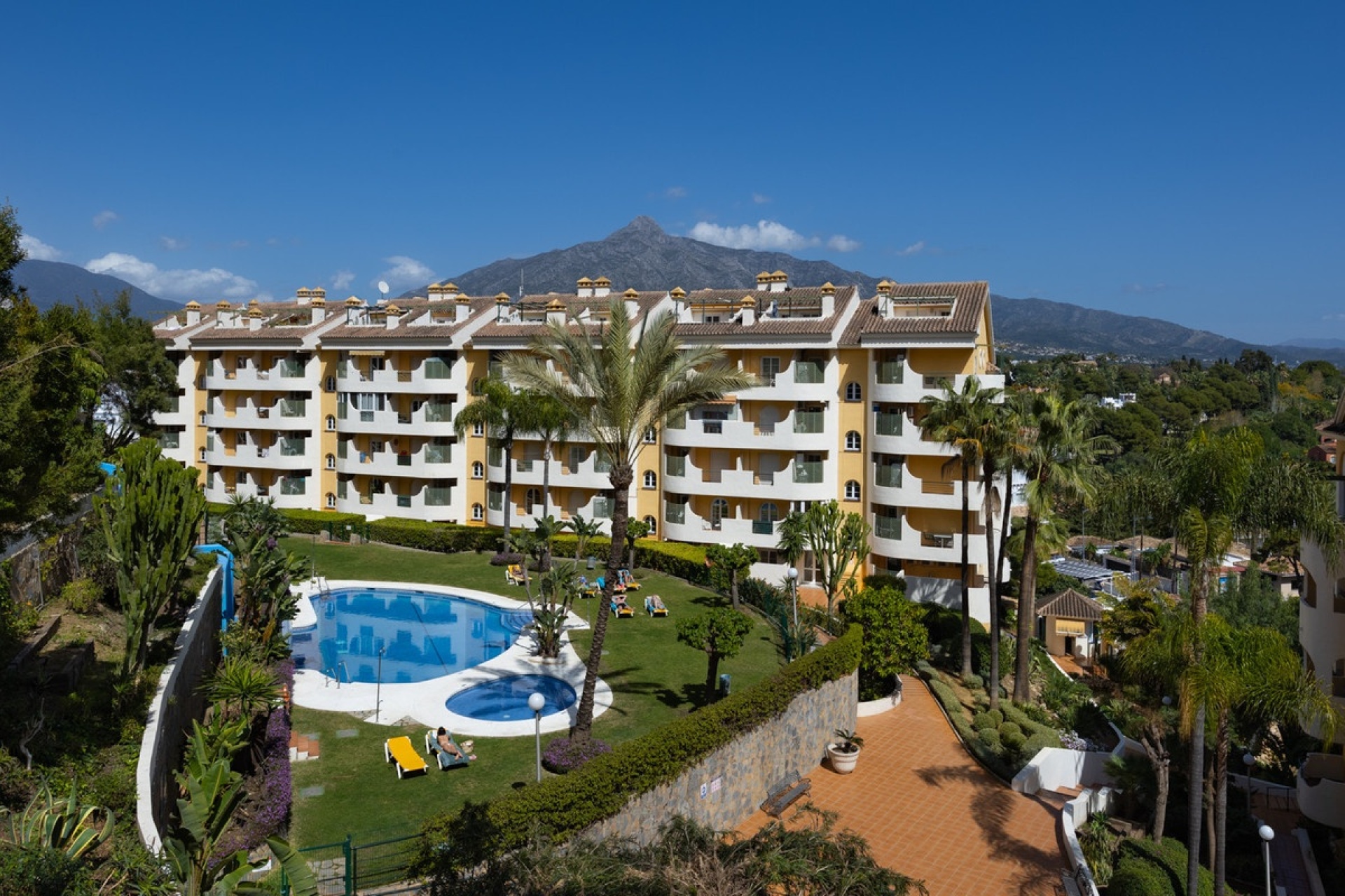 Resale - apartment - Marbella - Nueva Andalucía