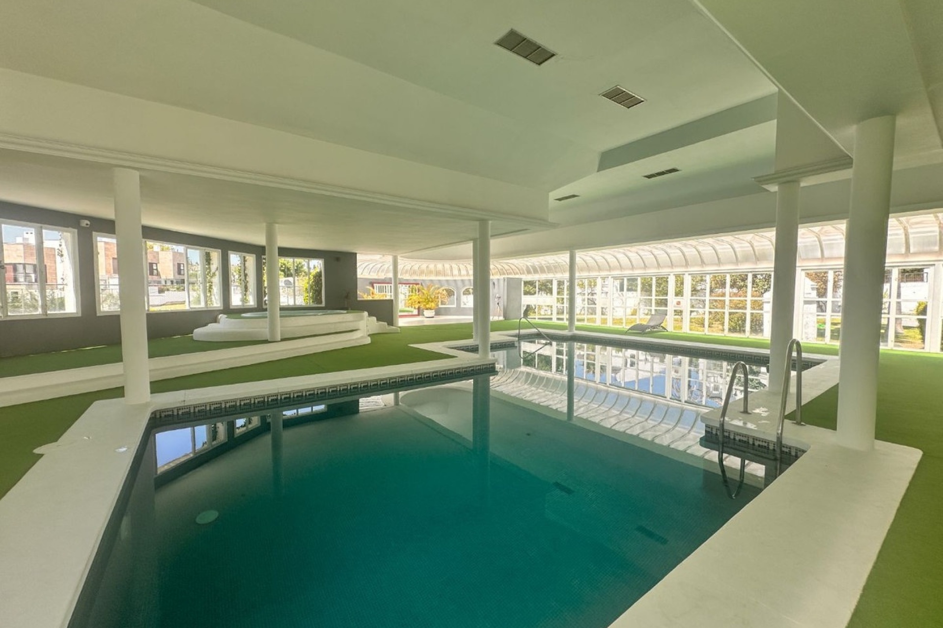 Resale - apartment - Marbella - Nueva Andalucía
