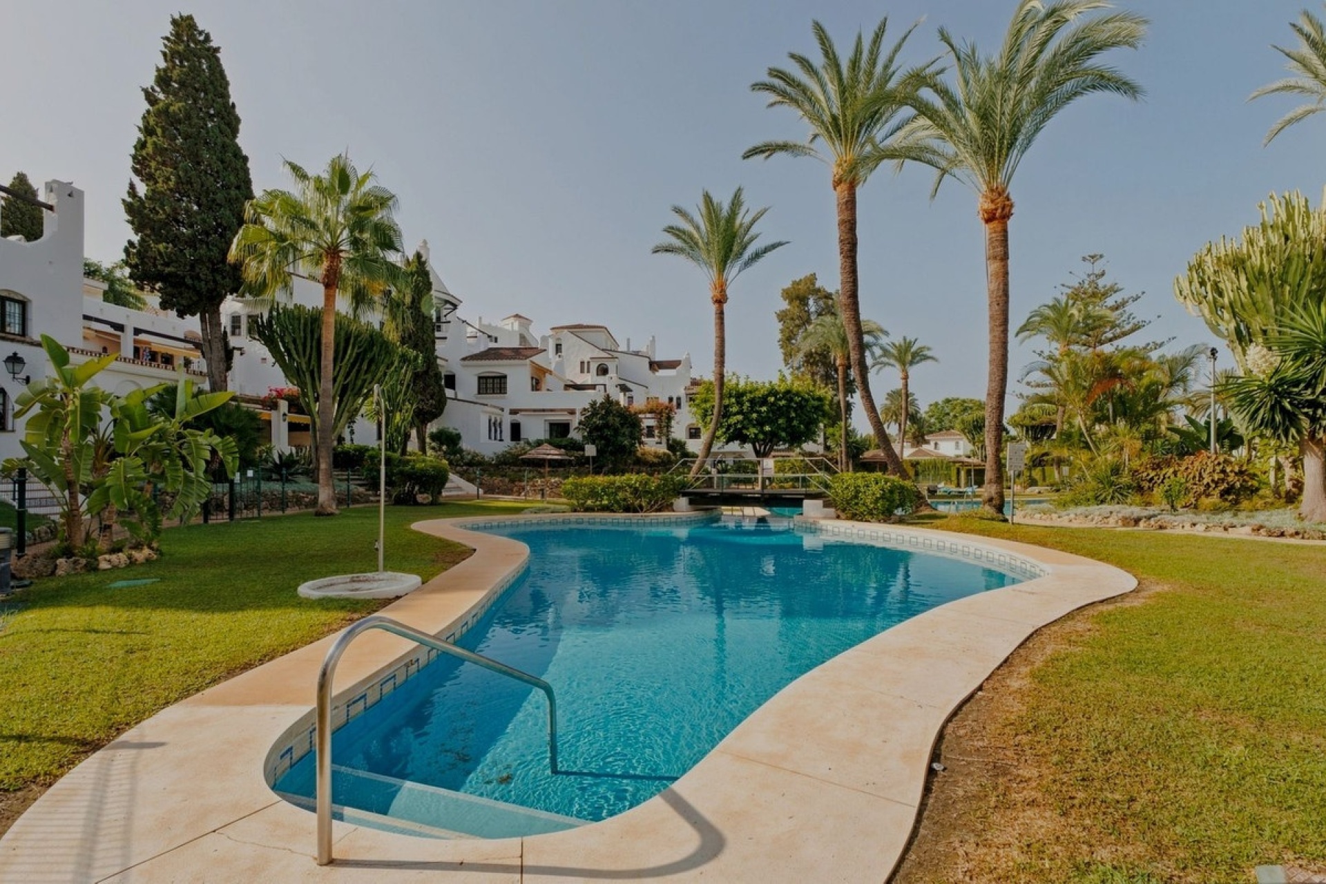 Resale - apartment - Marbella - Nueva Andalucía