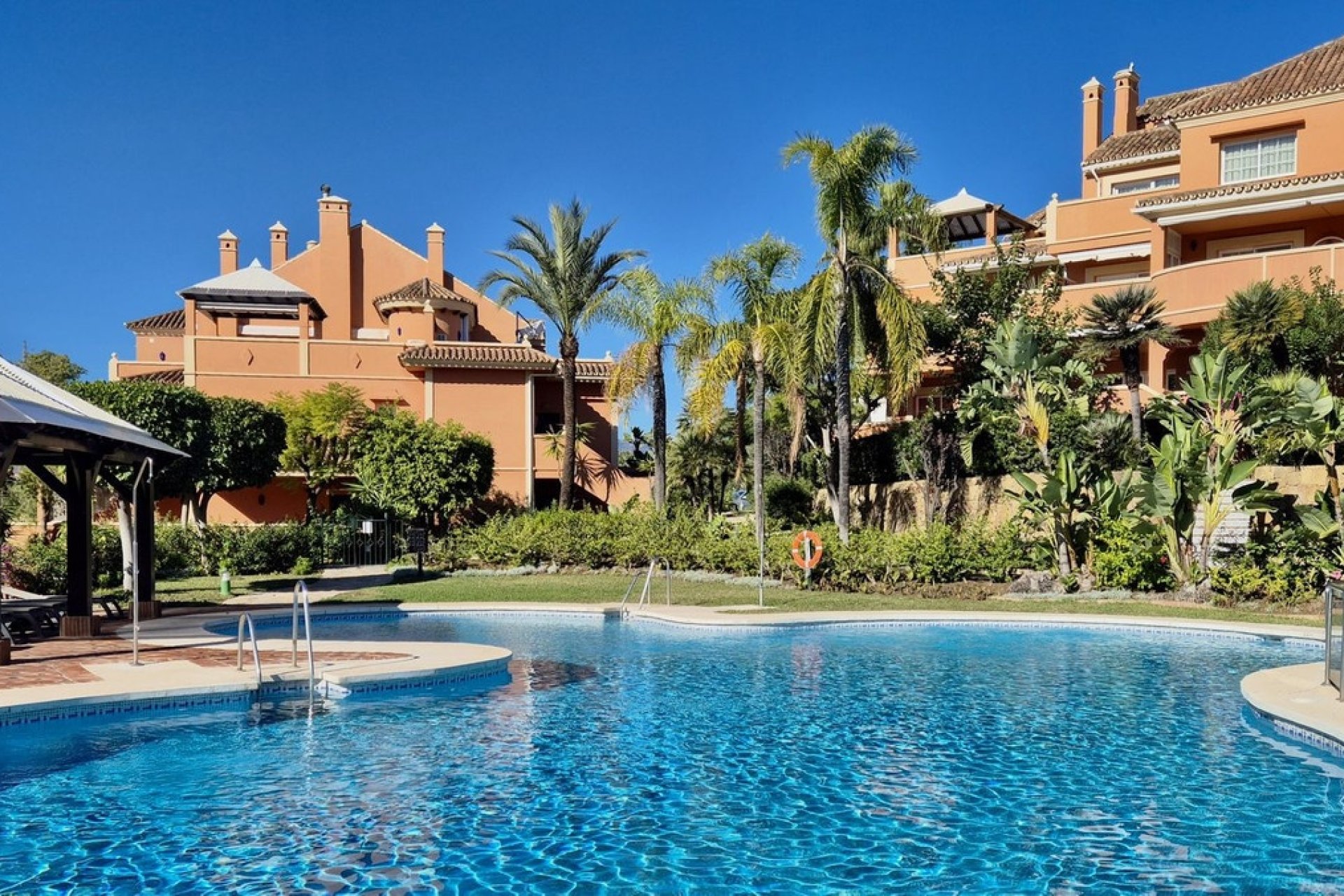 Resale - apartment - Marbella - Nueva Andalucía