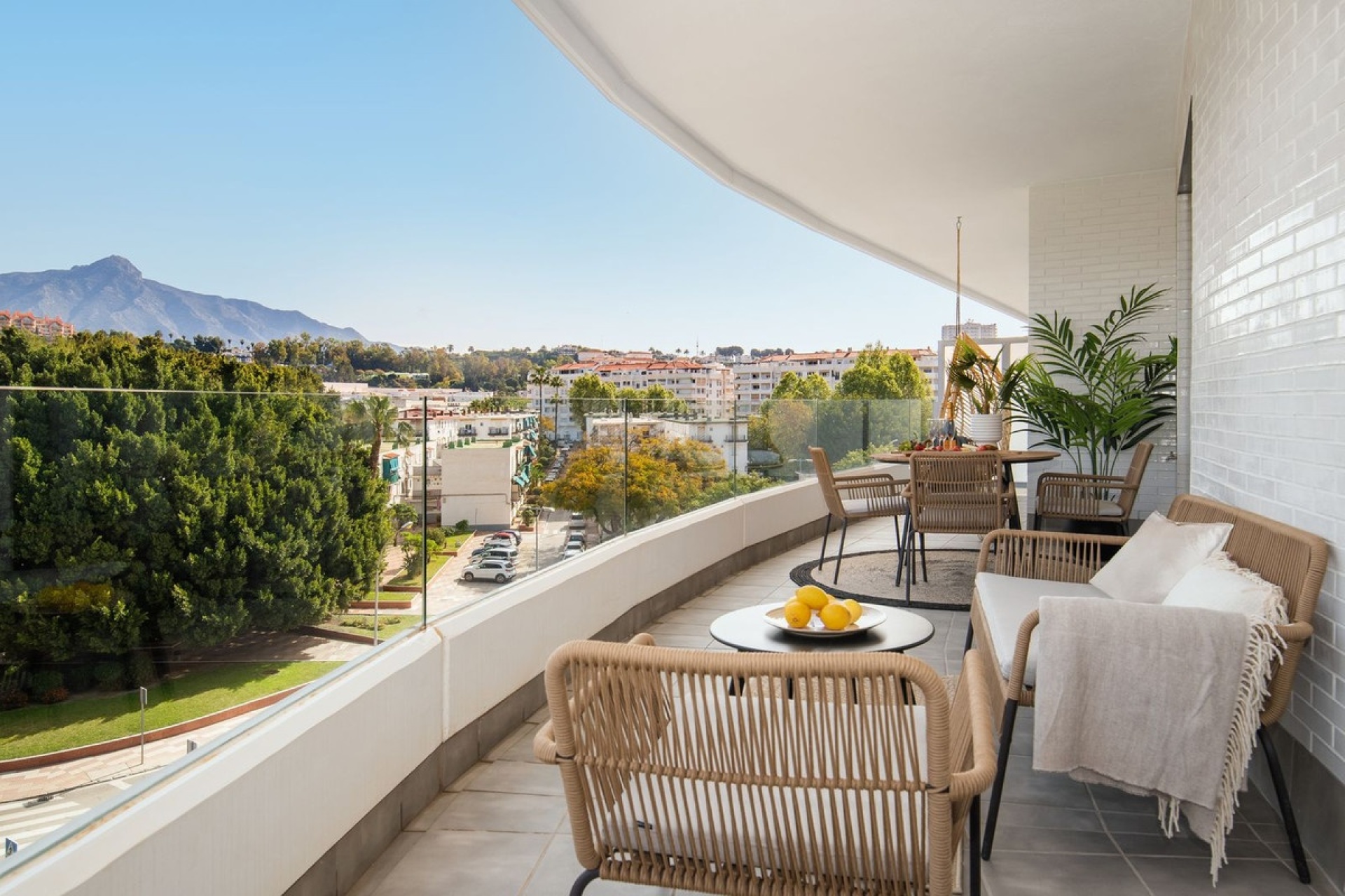 Resale - apartment - Marbella - Nueva Andalucía