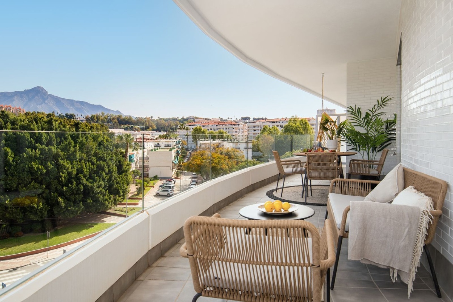 Resale - apartment - Marbella - Nueva Andalucía