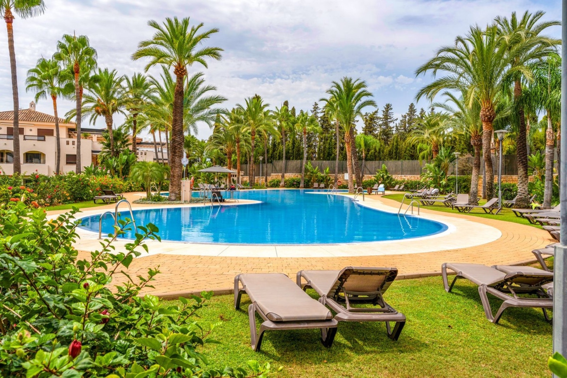 Resale - apartment - Marbella - Nueva Andalucía