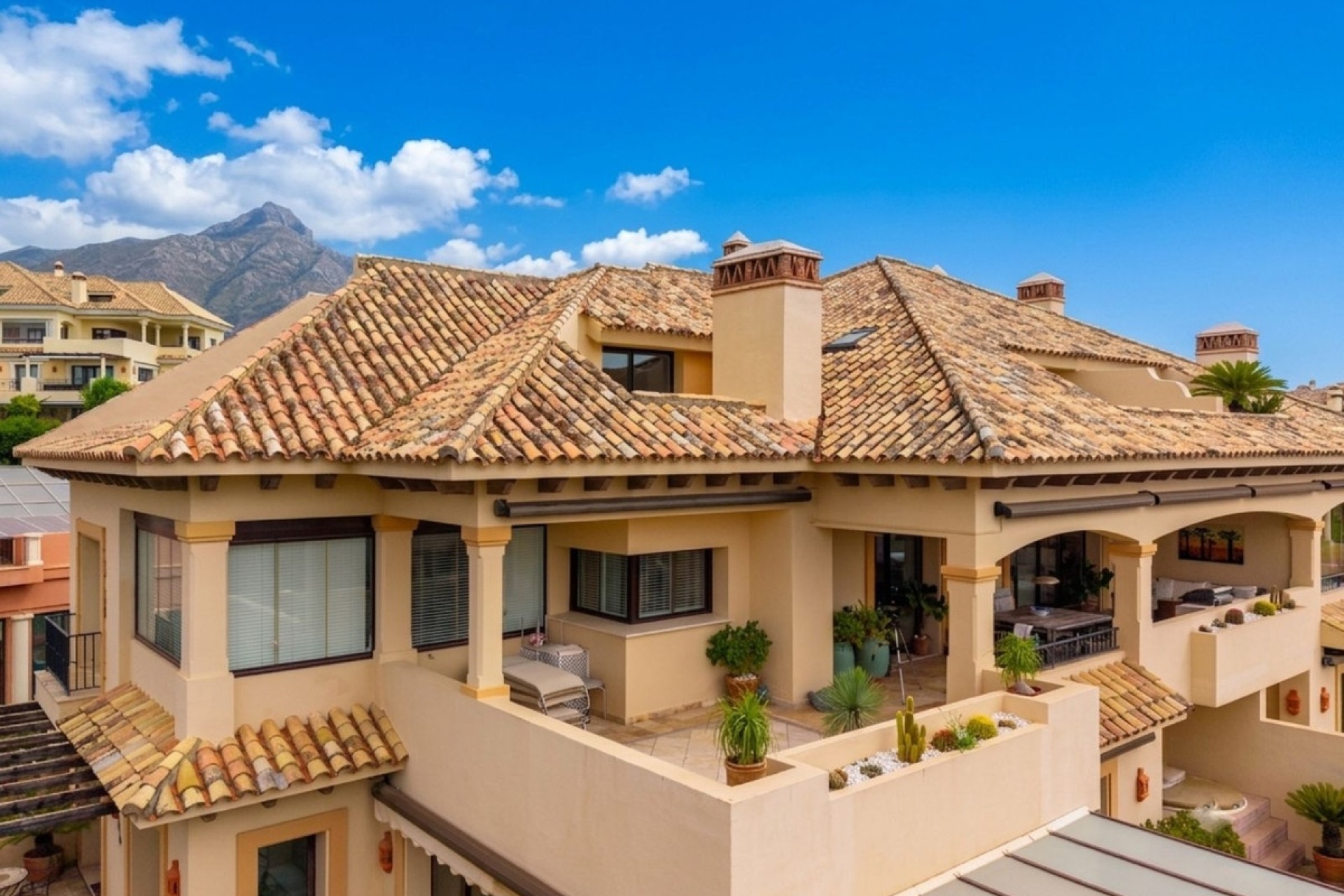 Resale - apartment - Marbella - Nueva Andalucía
