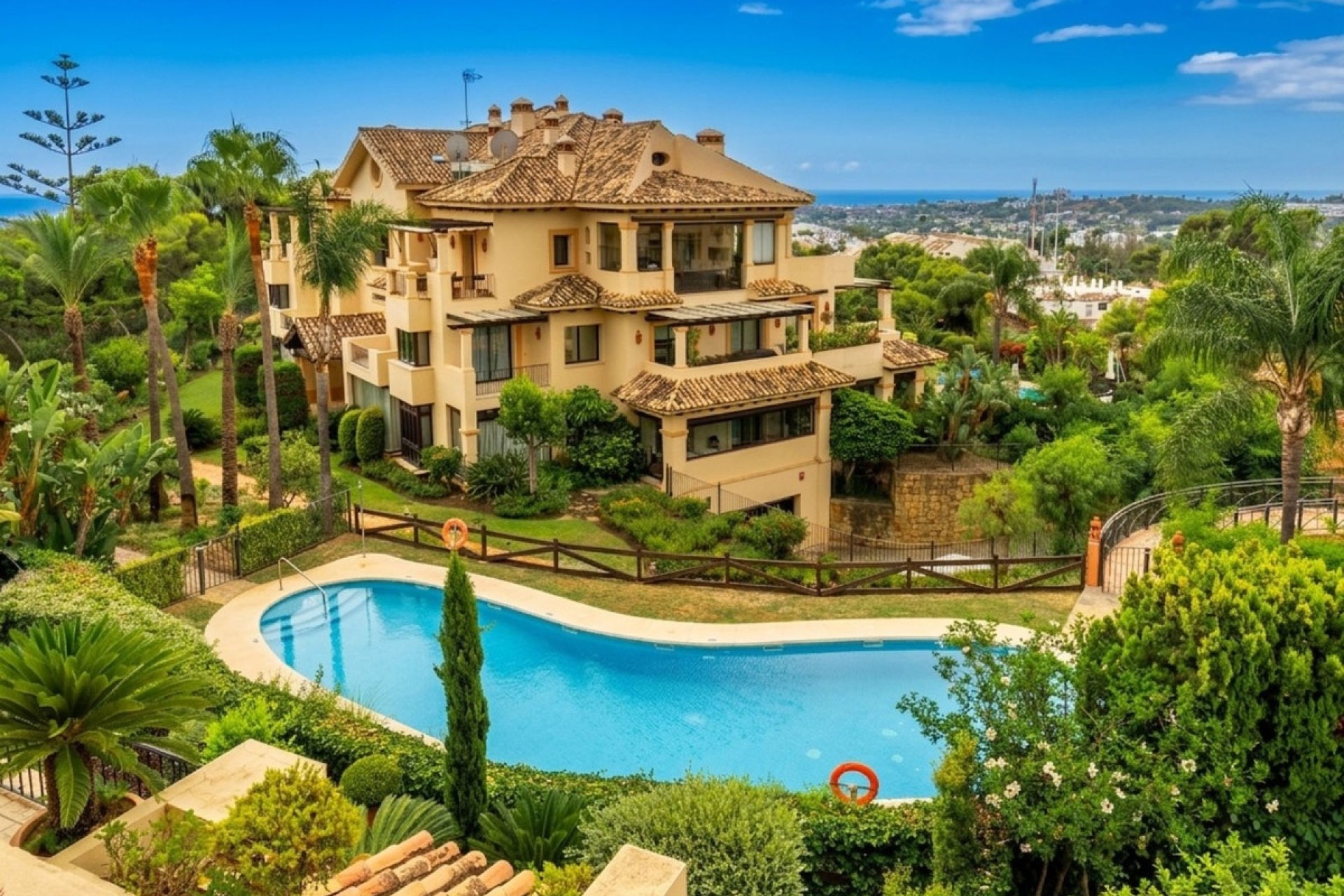 Resale - apartment - Marbella - Nueva Andalucía