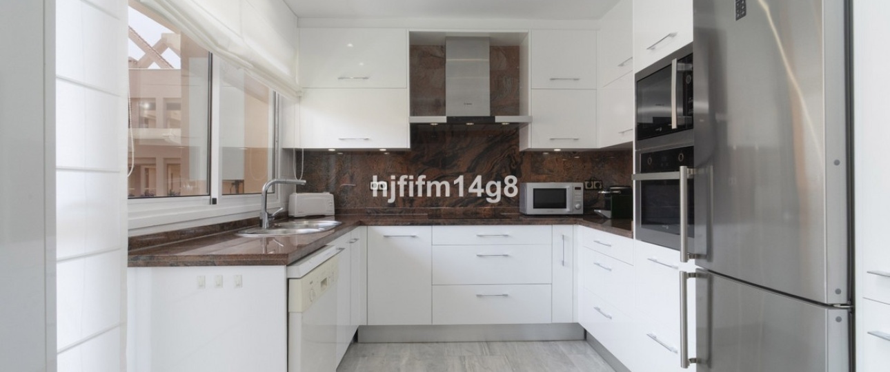 Resale - apartment - Marbella - Nueva Andalucía