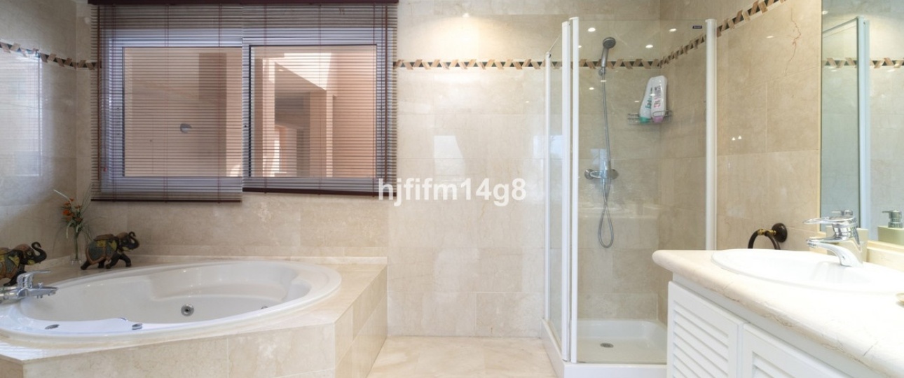 Resale - apartment - Marbella - Nueva Andalucía