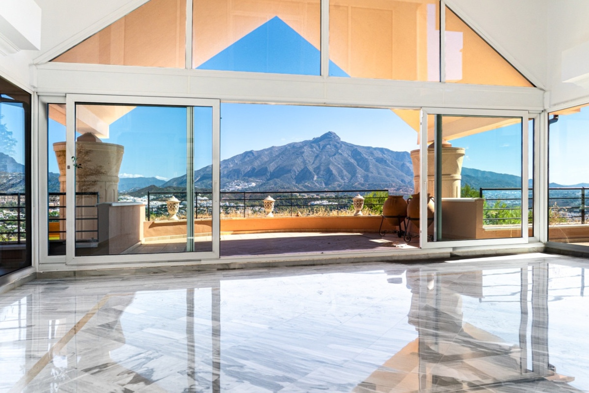 Resale - apartment - Marbella - Nueva Andalucía