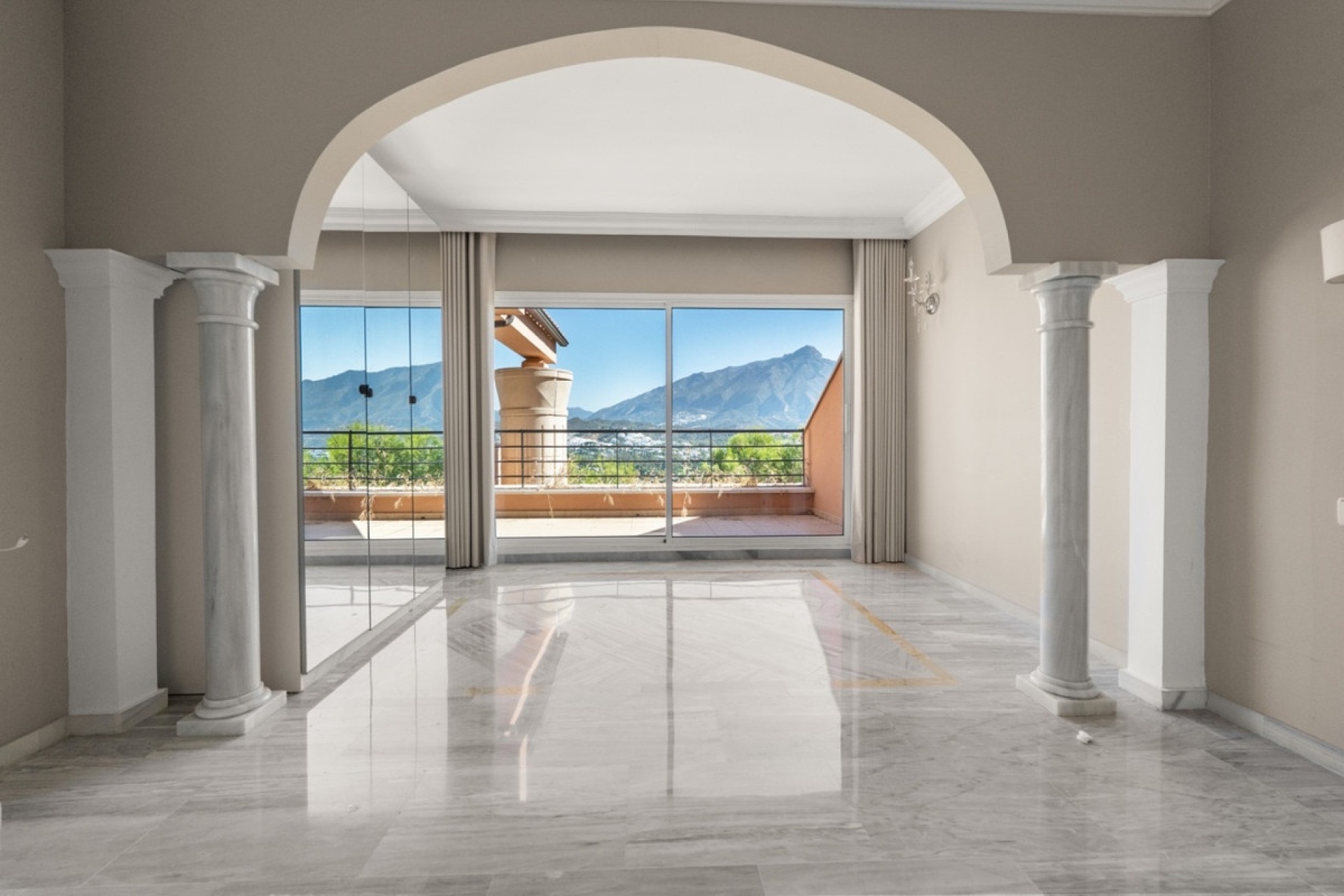 Resale - apartment - Marbella - Nueva Andalucía