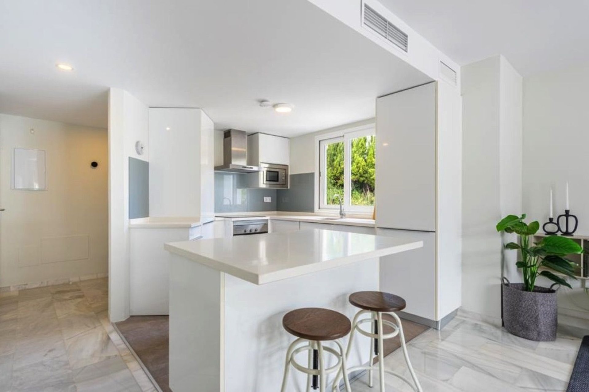 Resale - apartment - Marbella - Nueva Andalucía
