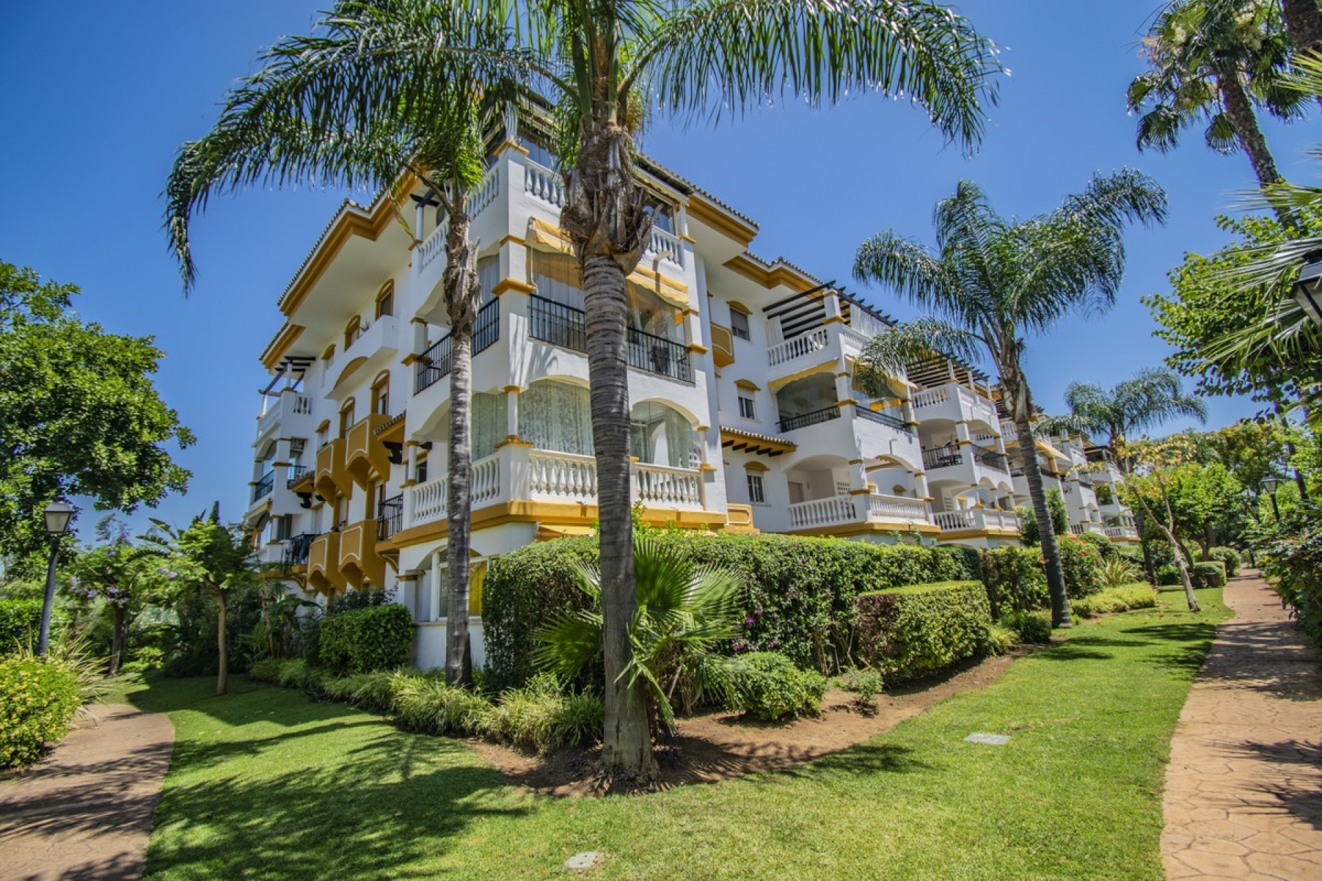 Resale - apartment - Marbella - Nueva Andalucía