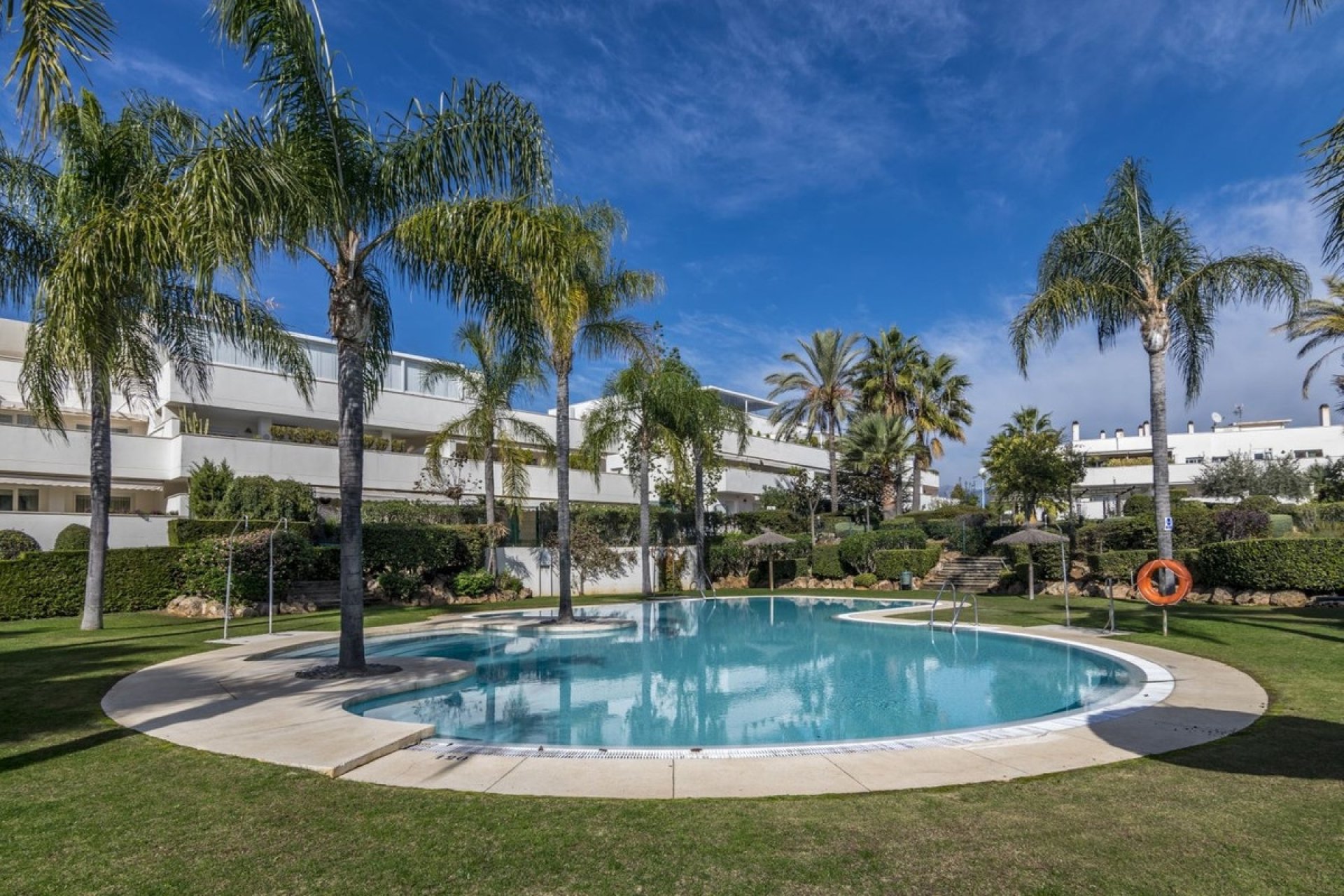 Resale - apartment - Marbella - Nueva Andalucía